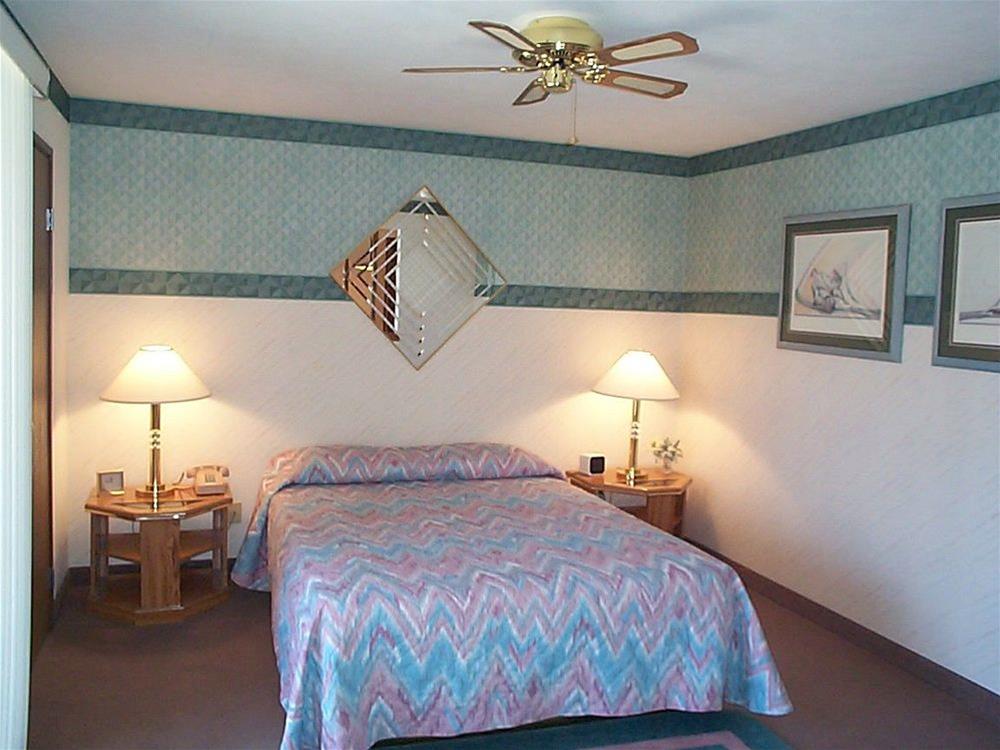 McGoverns Hotel and Suites