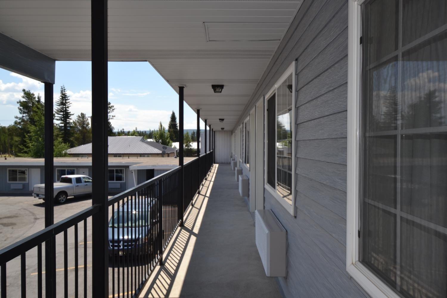 Dude/Roundup Motel