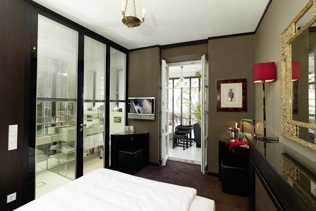 Hotel Opera by null