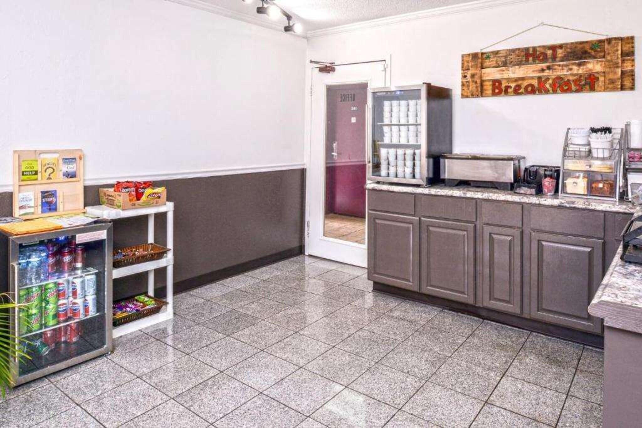 Country Garden & Suites-Benton