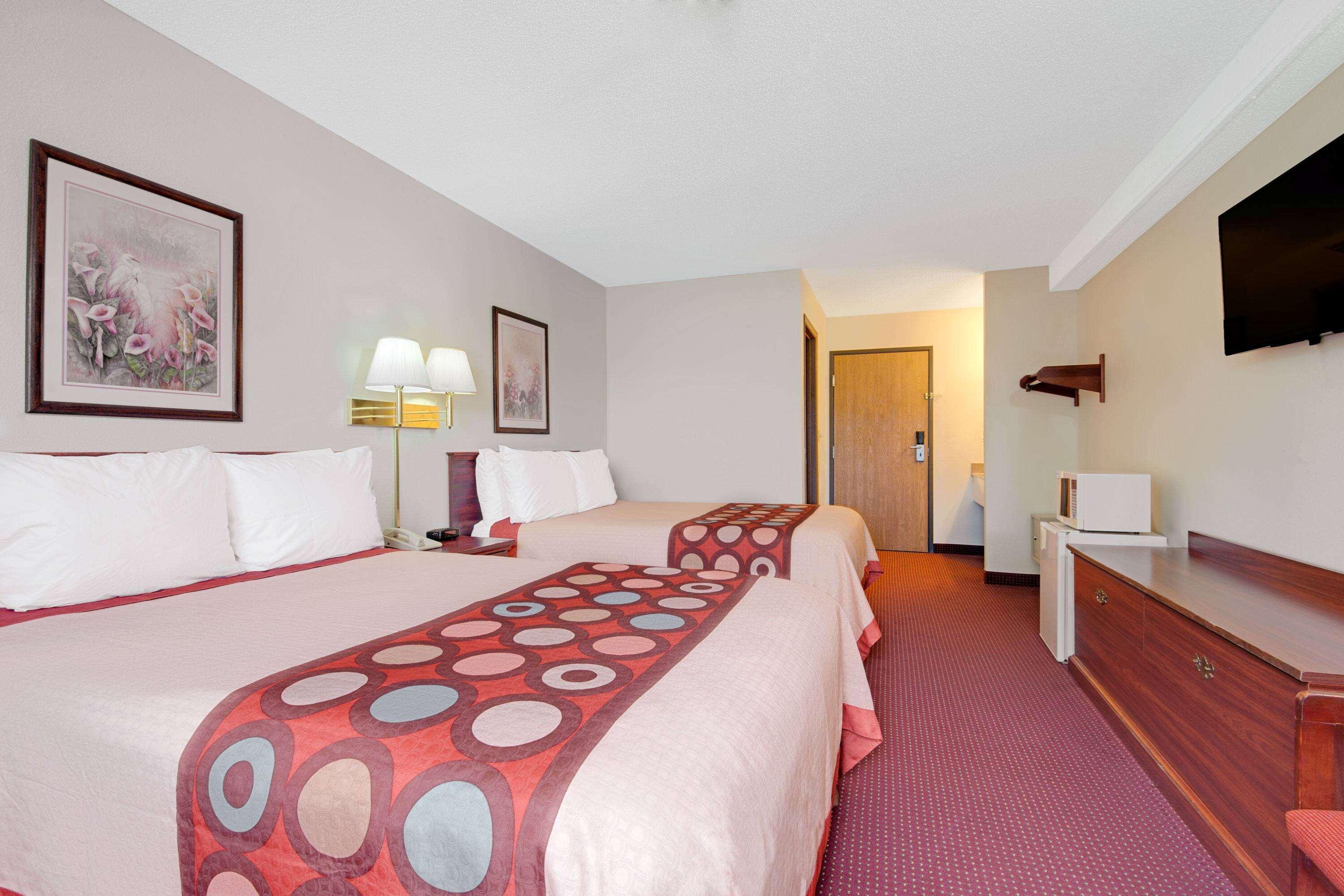 Super 8 By Wyndham Riverside/Kansas City