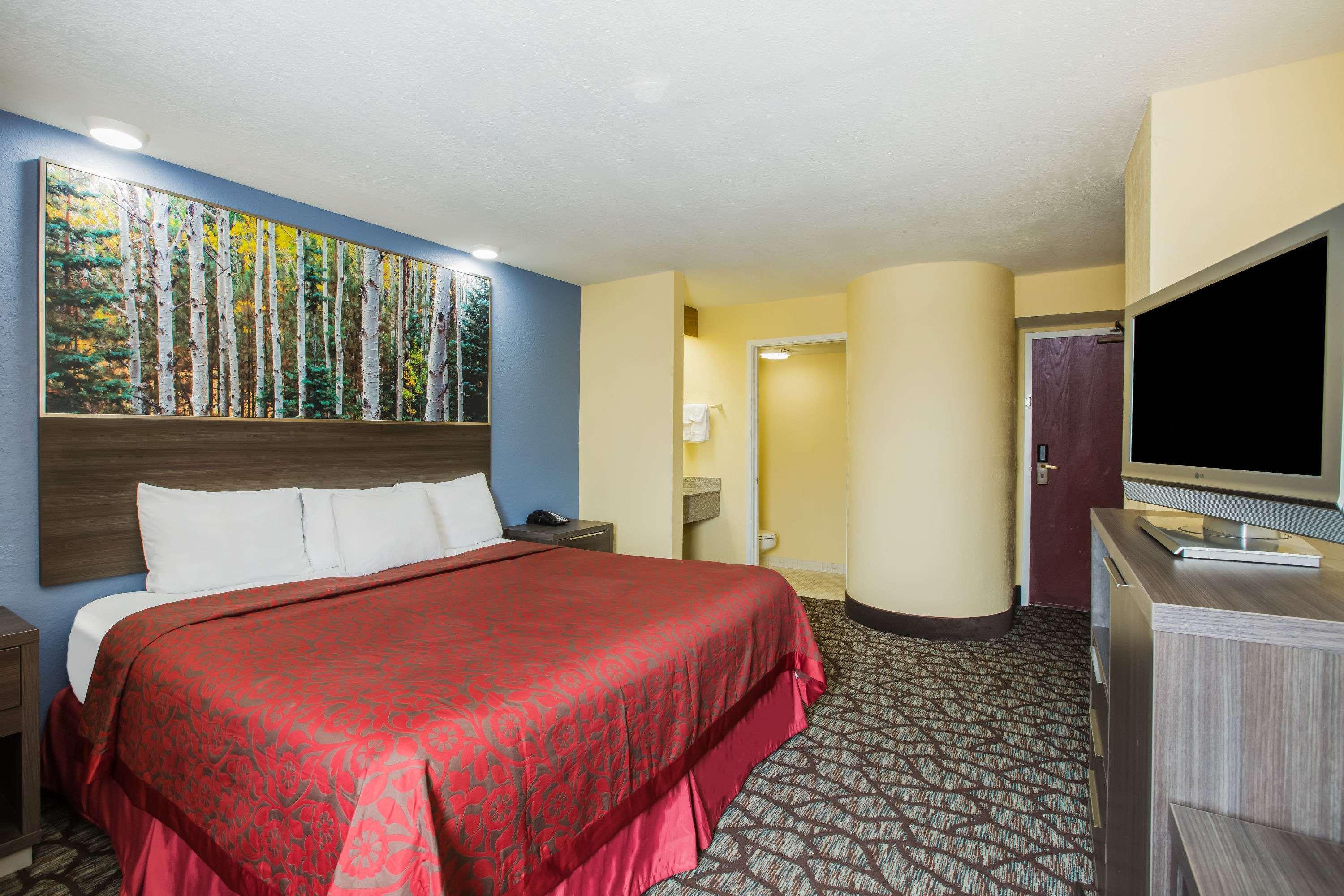 Days Inn by Wyndham Blue Springs