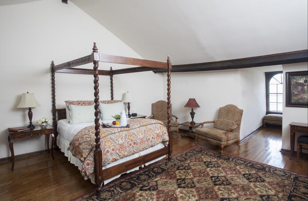 Chateau Hotel New Orleans by null