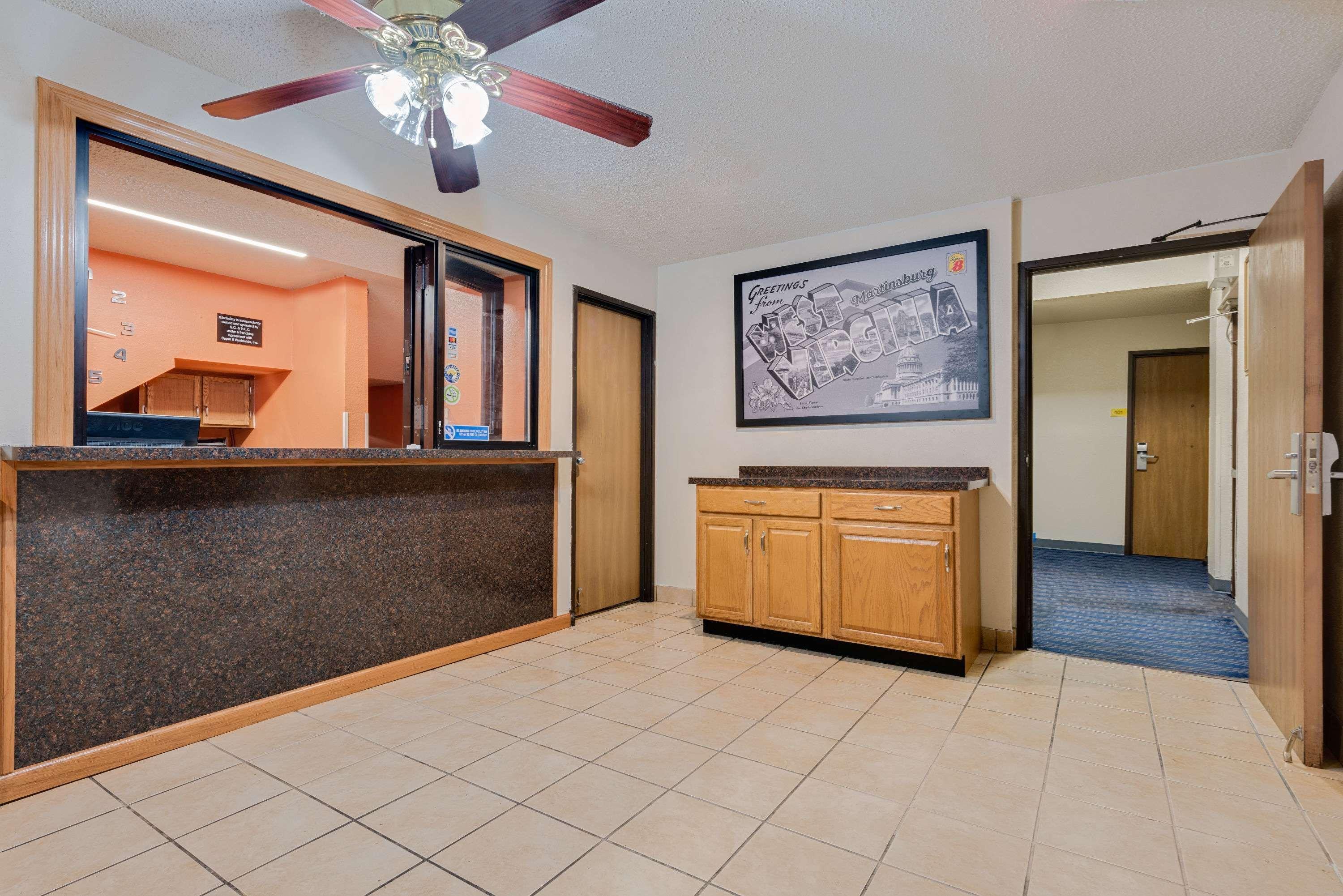 Super 8 By Wyndham Martinsburg