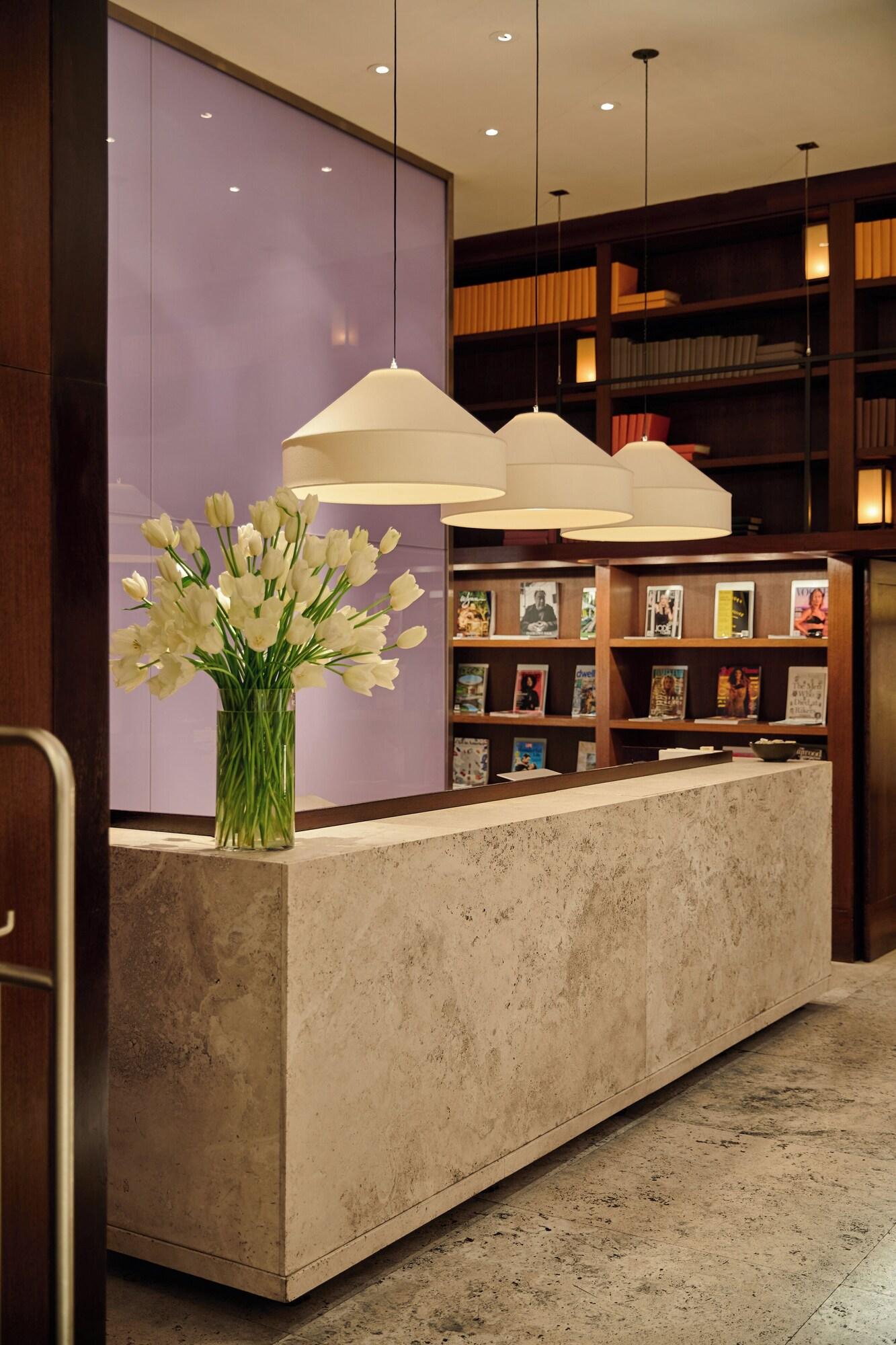 (The Mercer) by null