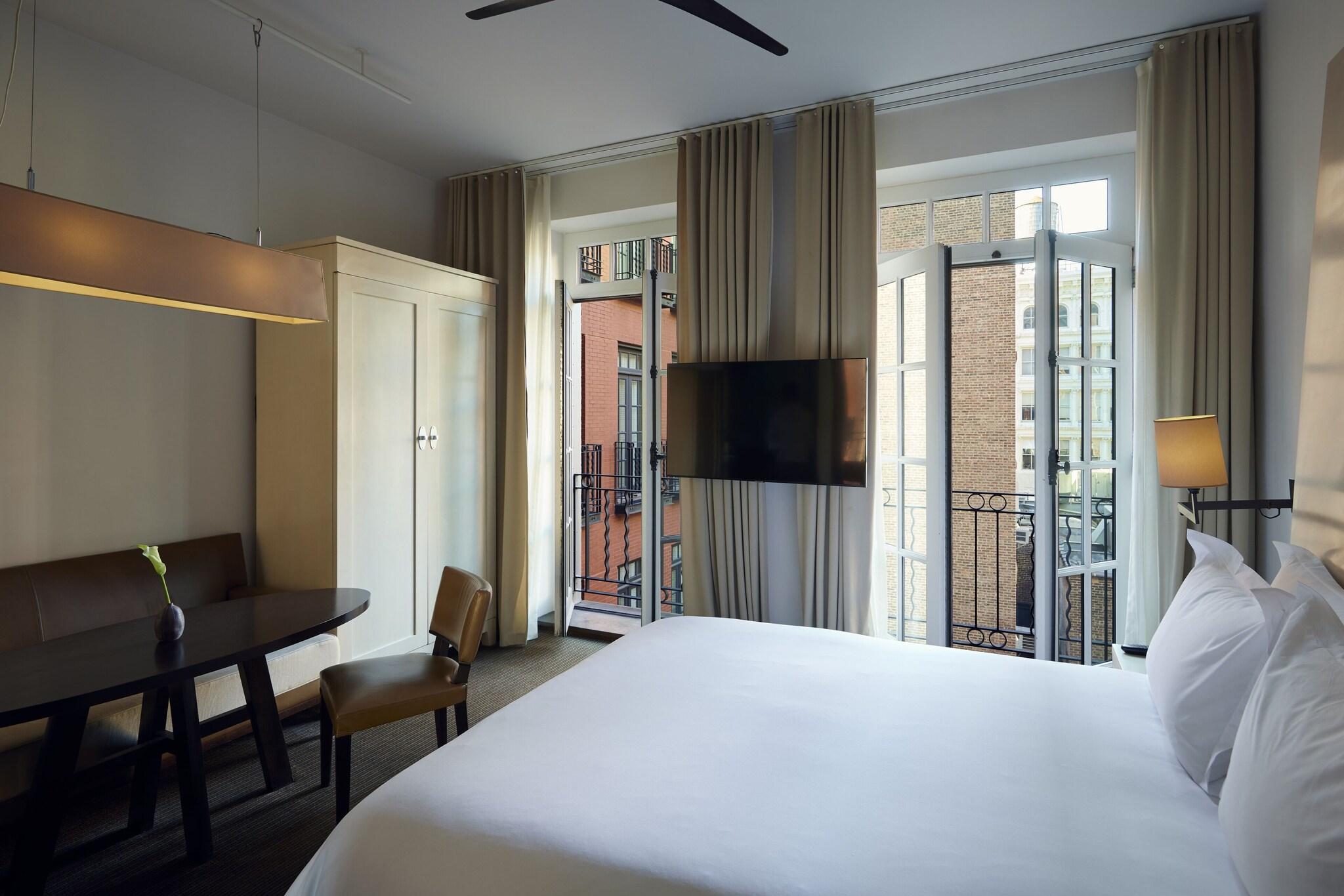 (The Mercer) by null