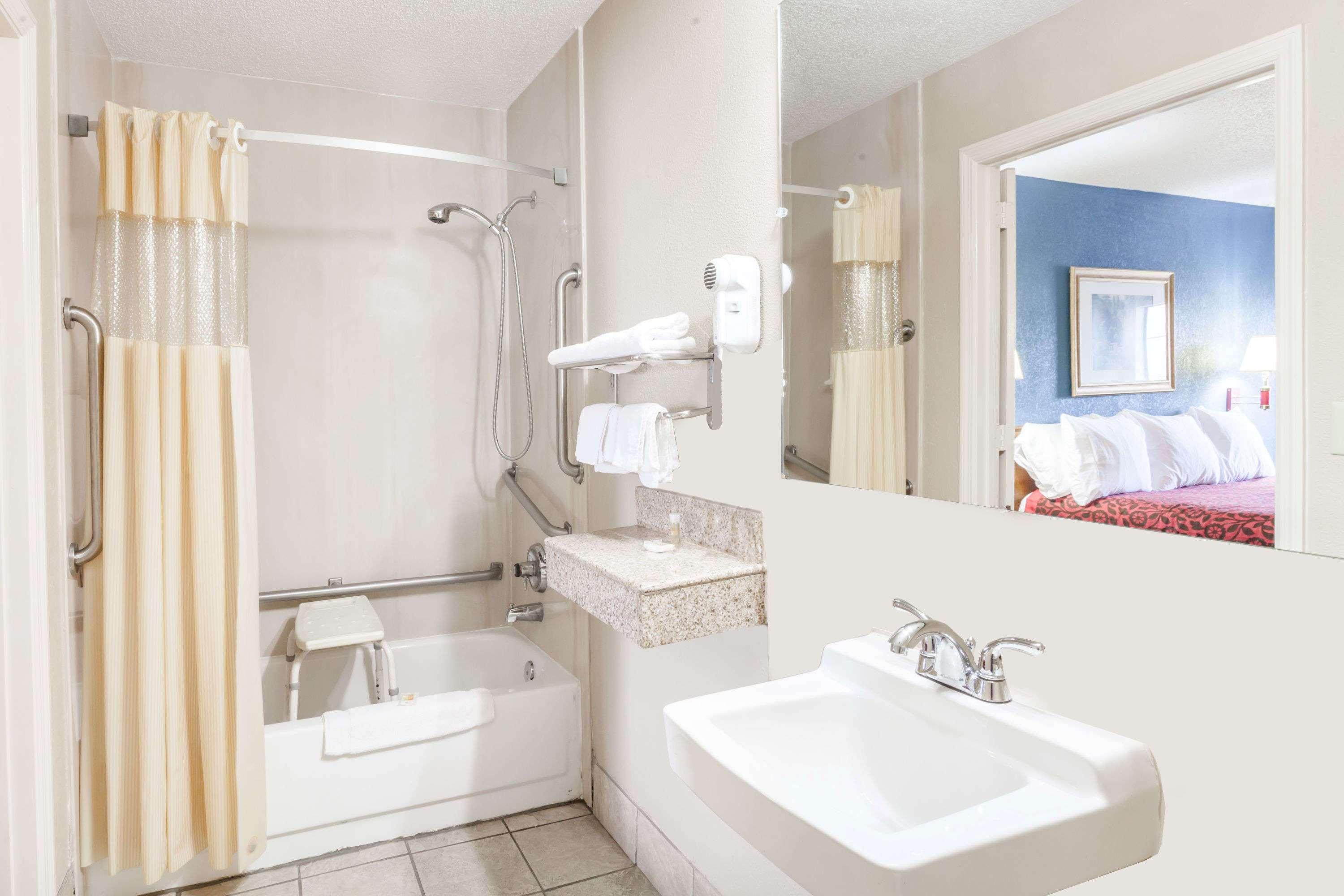 Days Inn by Wyndham Nashville N Opryland
