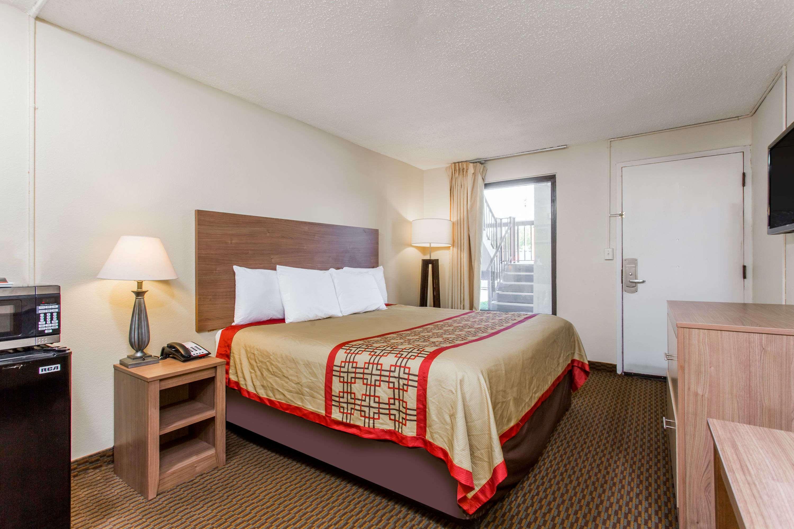 Days Inn by Wyndham Norfolk Airport