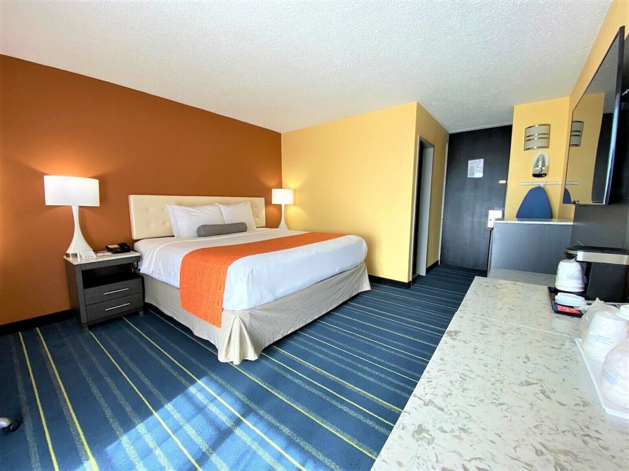 Howard Johnson By Wyndham Clifton Nj