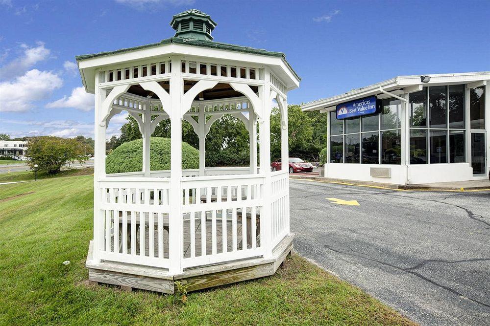Americas Best Value Inn Smithtown Long Island image