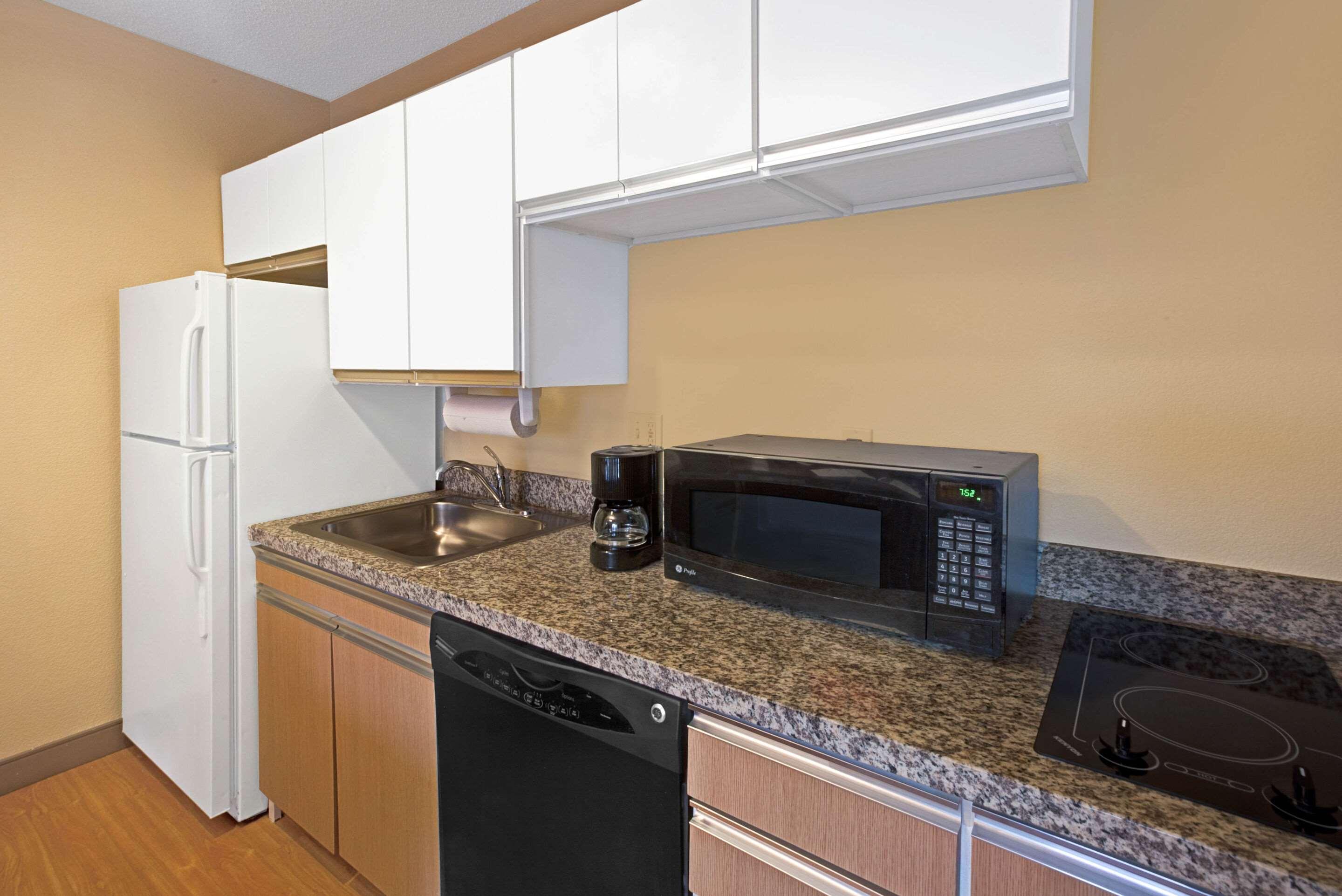 Mainstay Suites Detroit Farmington Hills
