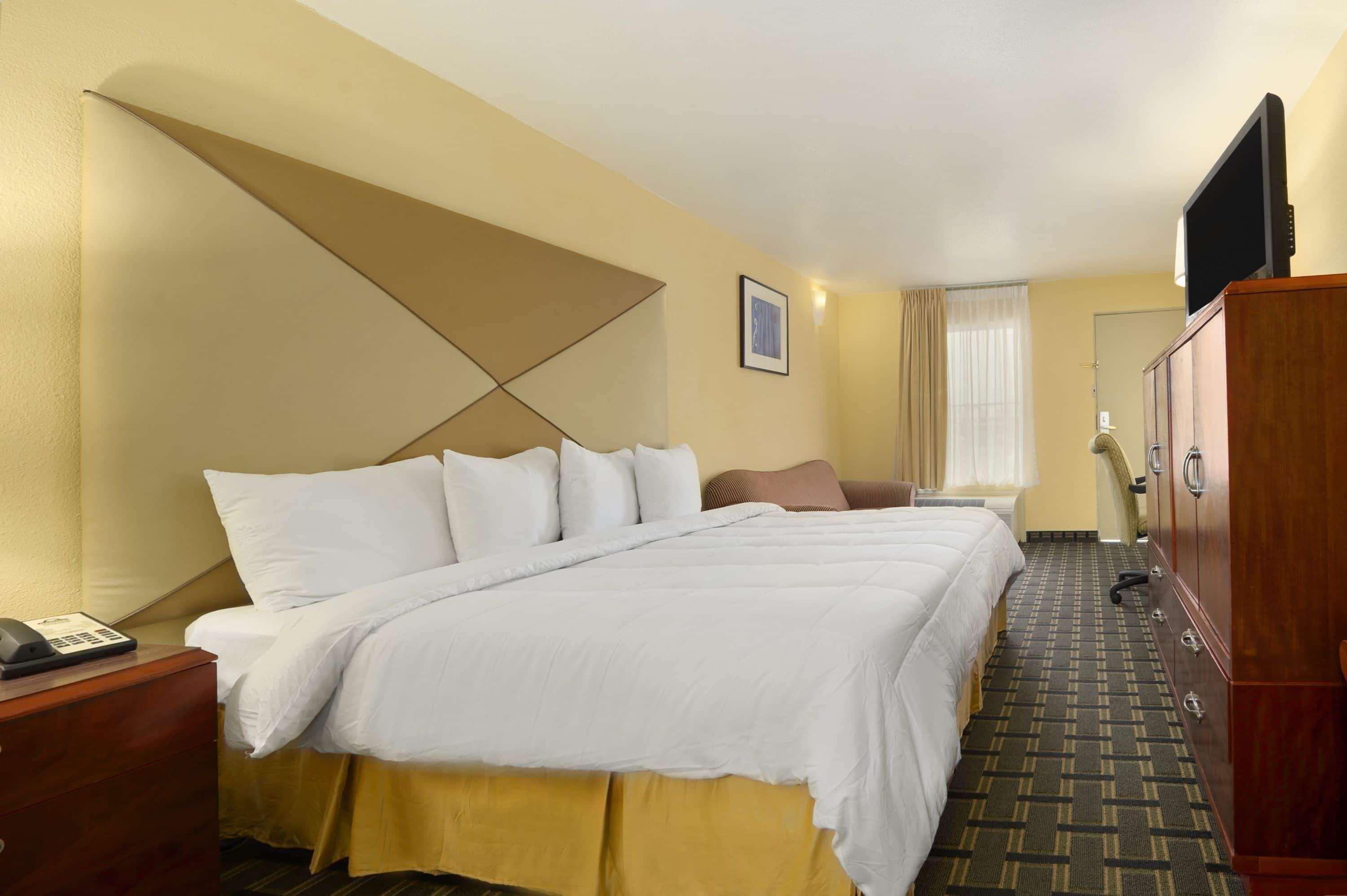 Days Inn By Wyndham Brunswick/St. Simons Area