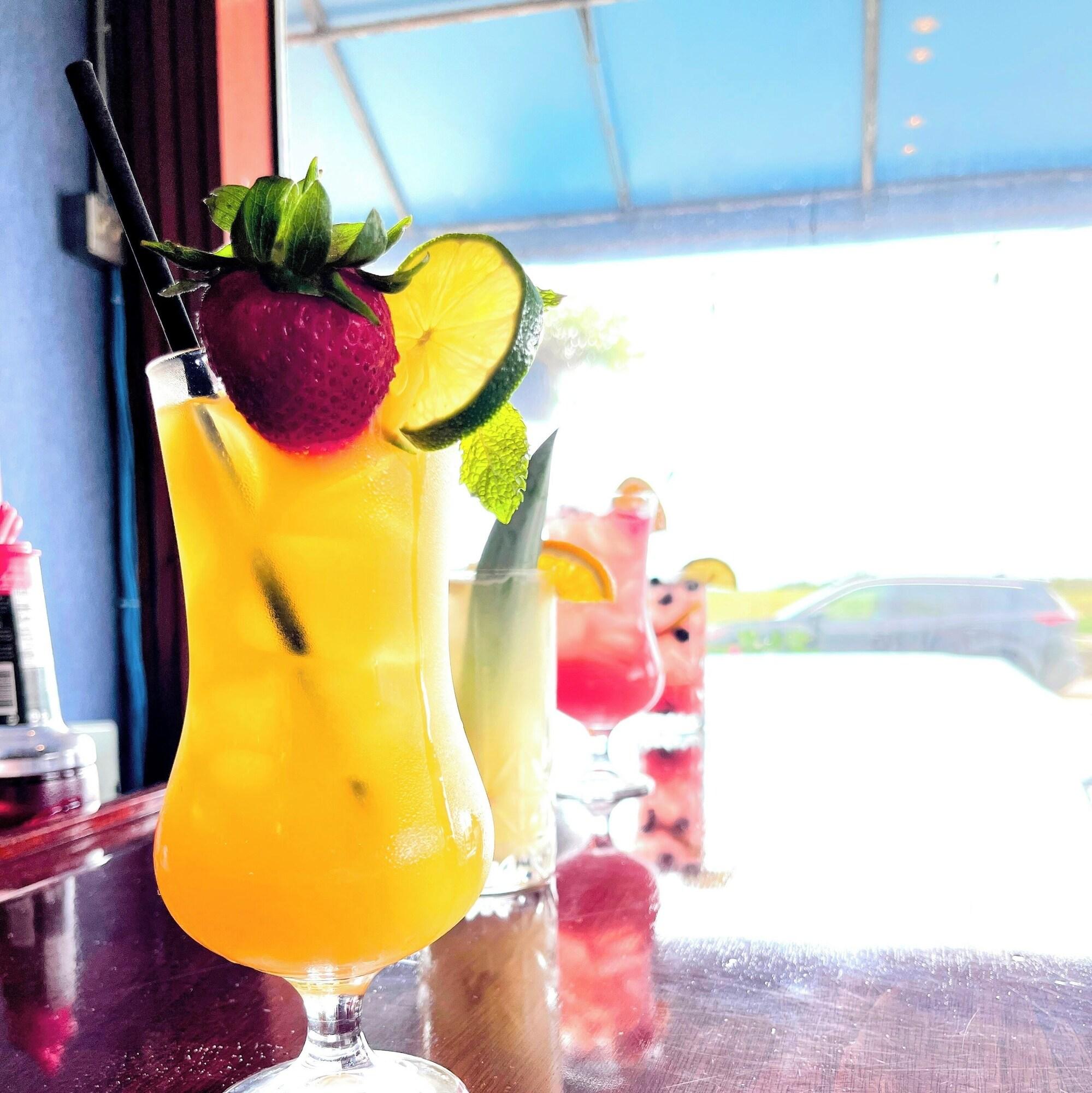 Newport Beach Hotel & Suites by null