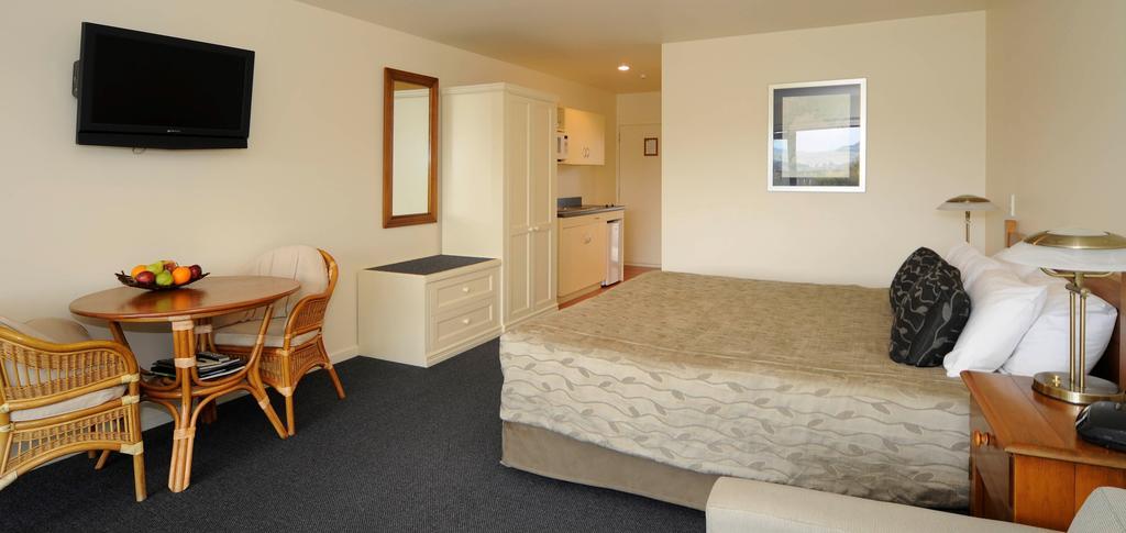 Baycrest Lodge Hotel