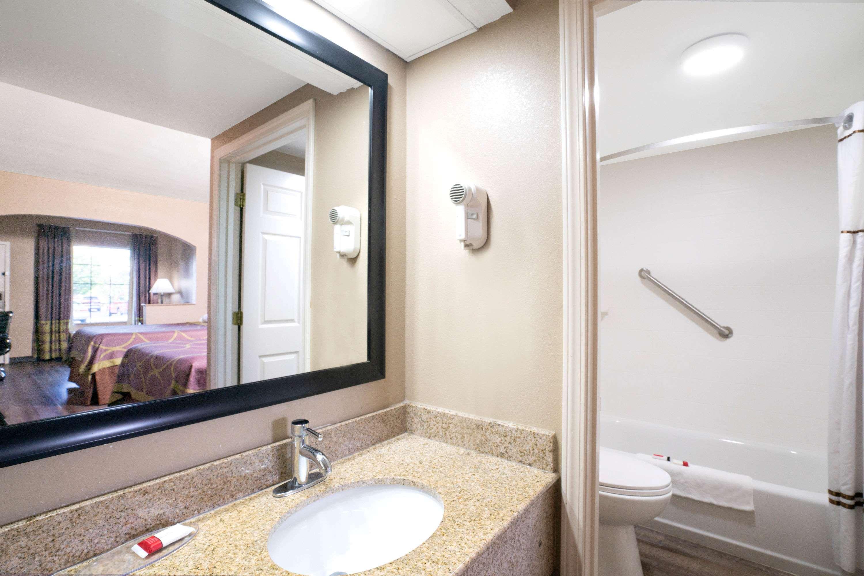Super 8 by Wyndham Murfreesboro