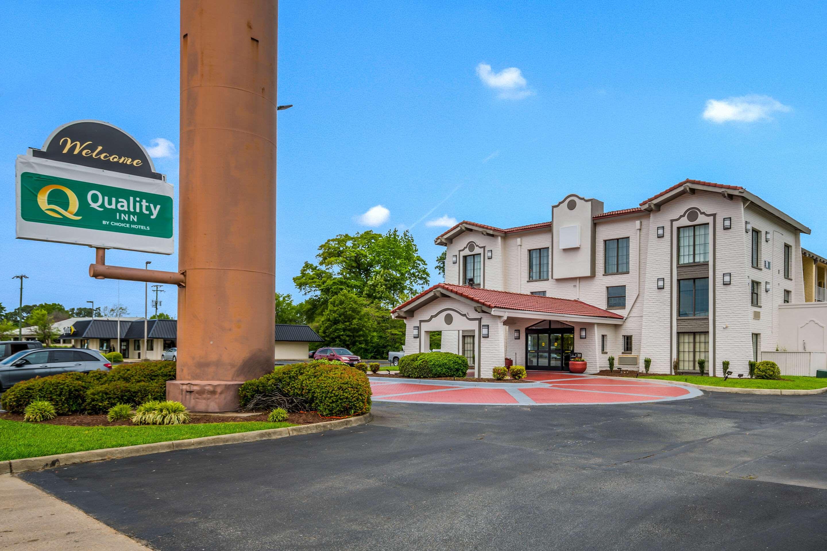 Ambassador Inn & Suites