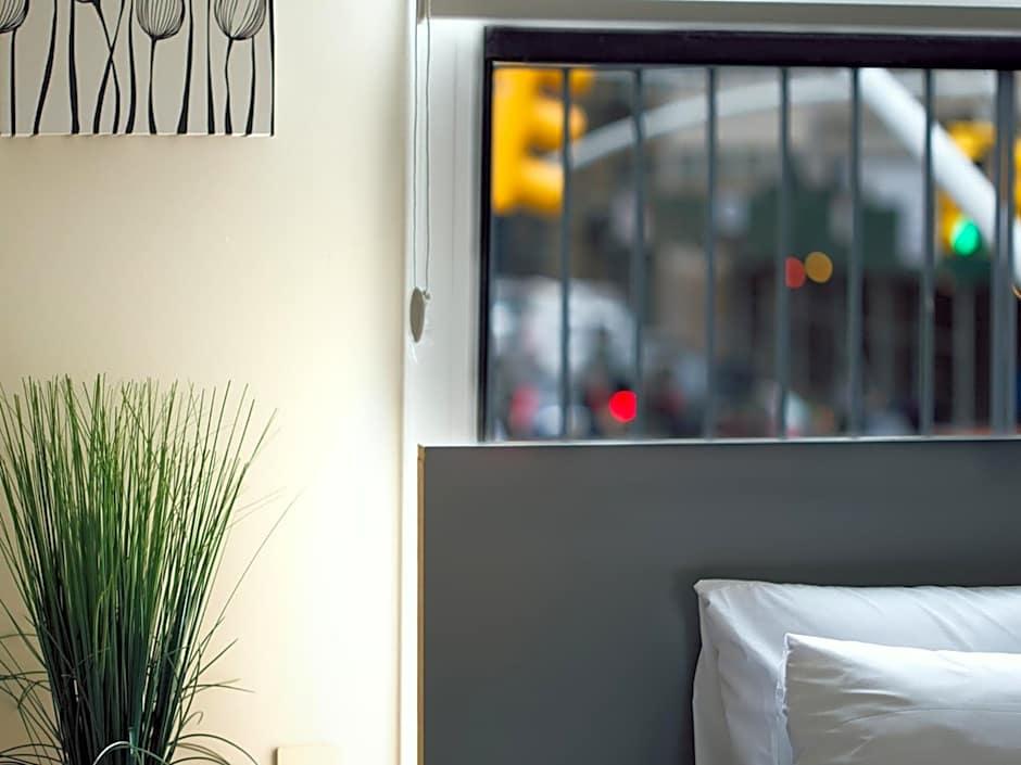 Manhattan Inn