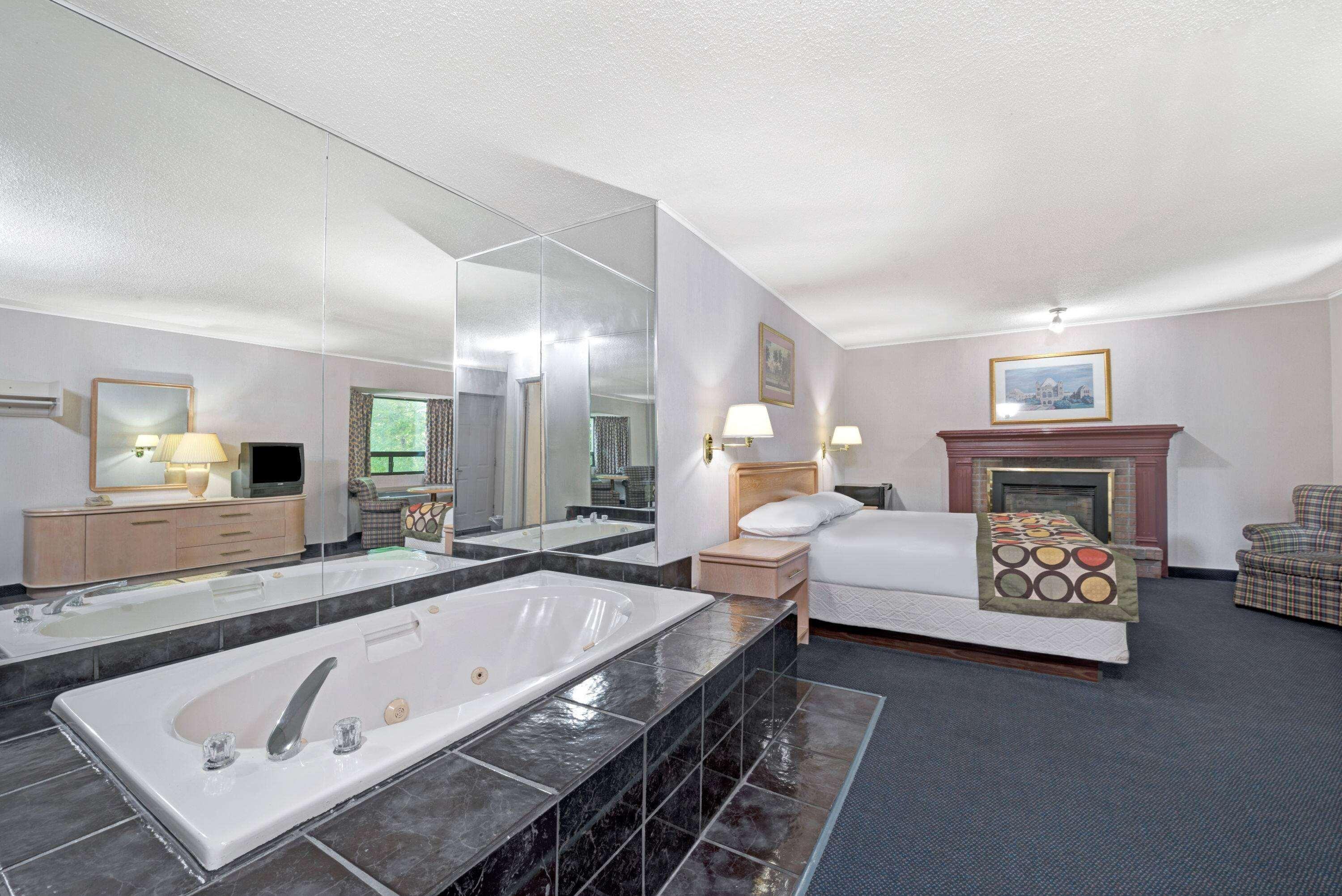 Super 8 By Wyndham Niagara Falls North