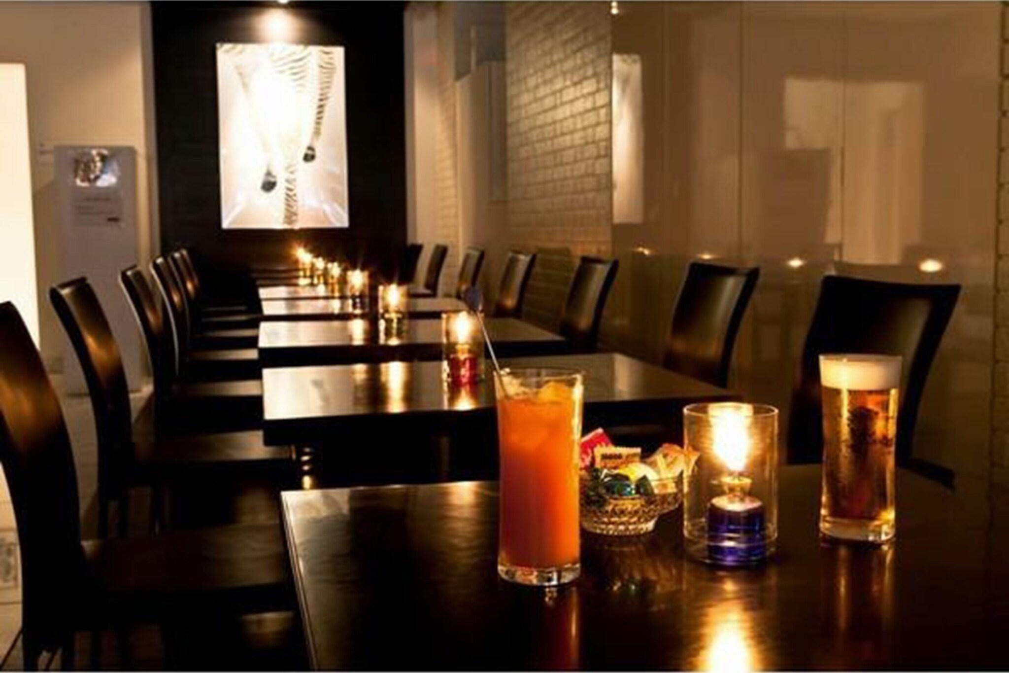 Hamilton Hotel Black