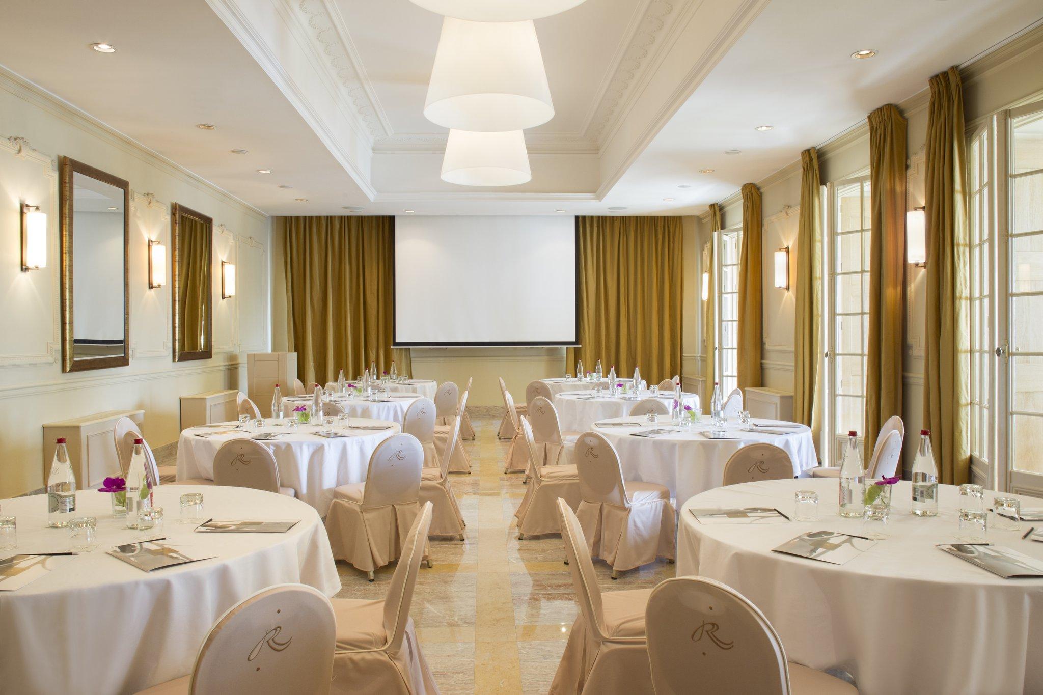 Hotel Royal-Riviera by null