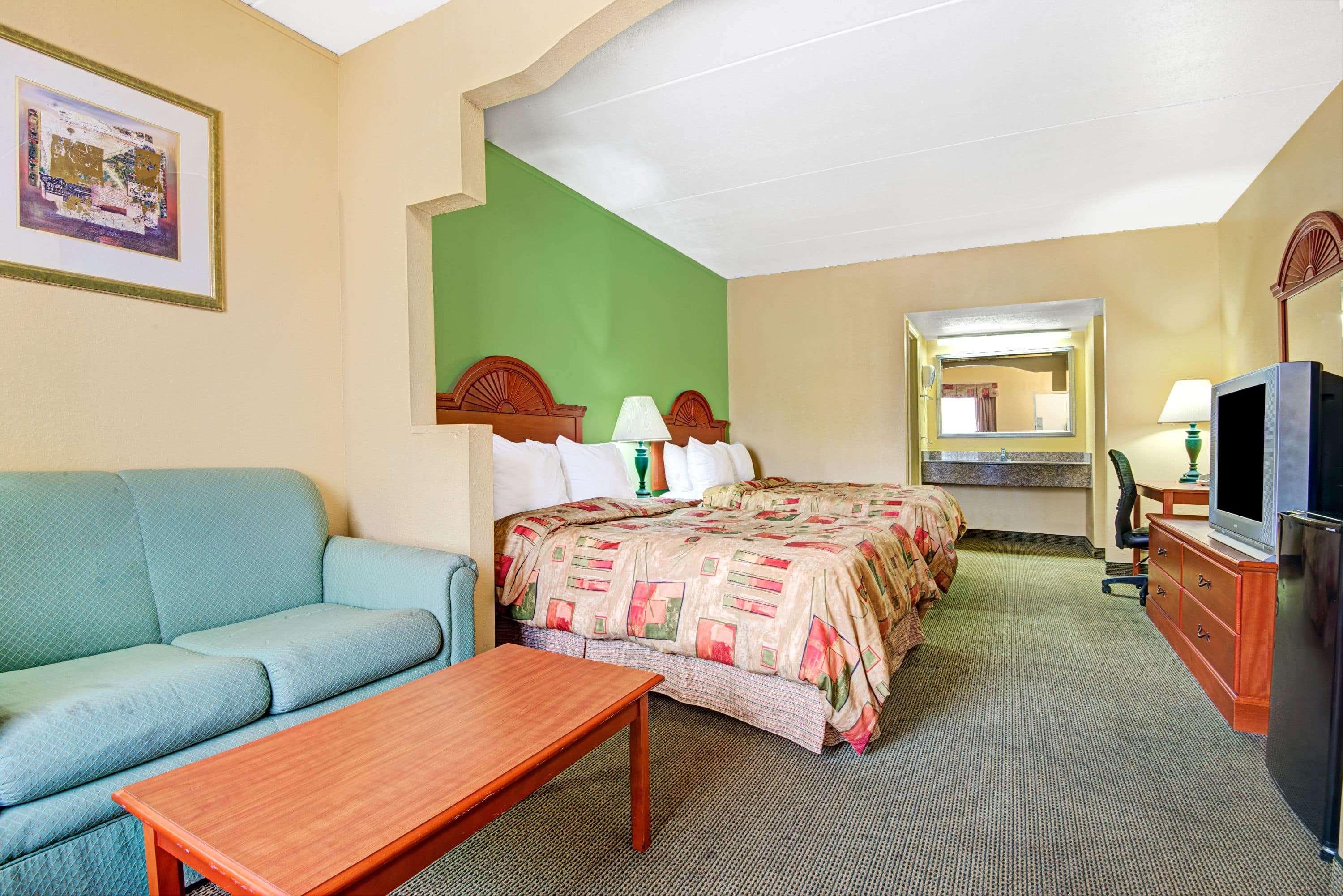 Super 8 By Wyndham Nashville Near Downtown / I 40