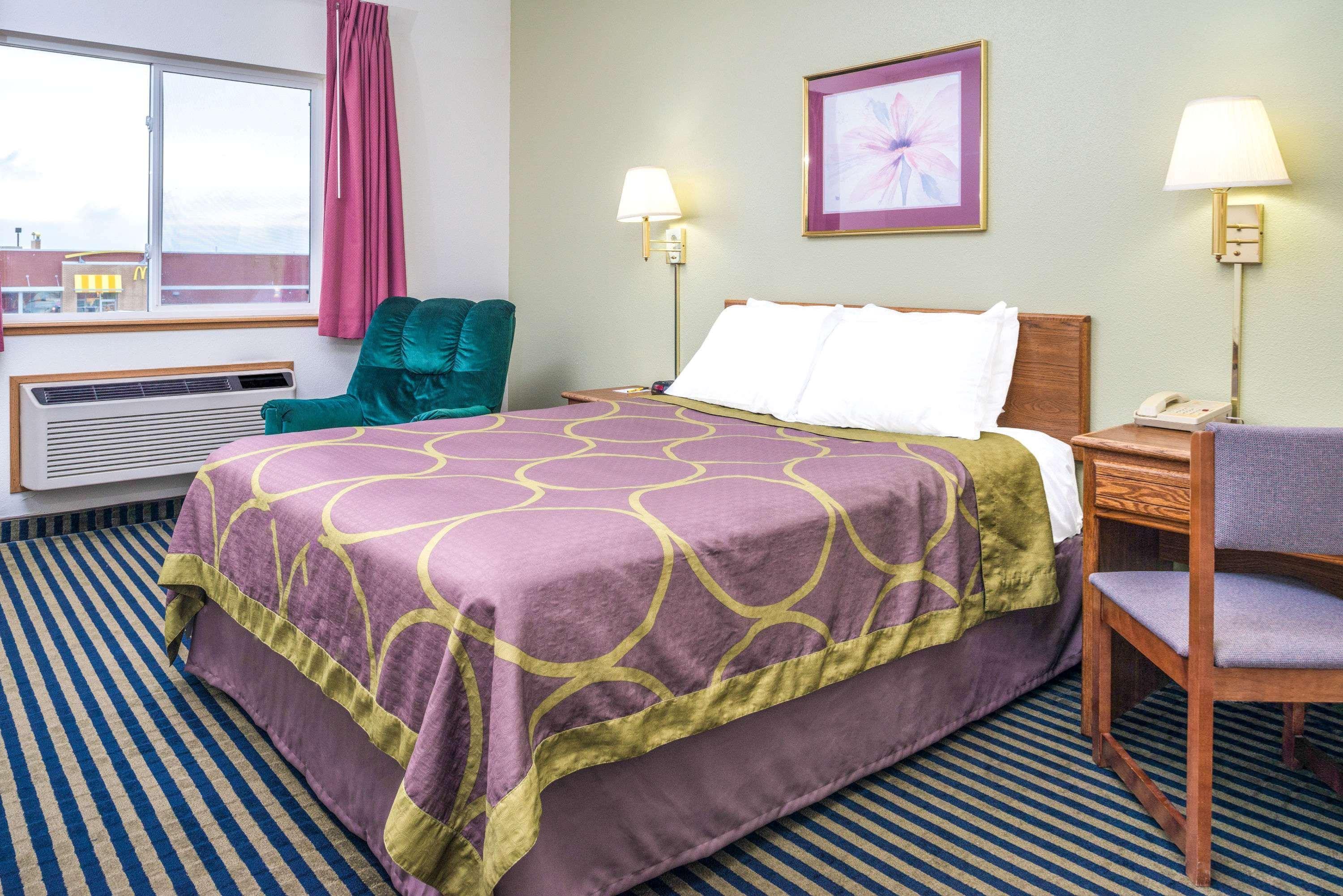 Super 8 by Wyndham Gretna