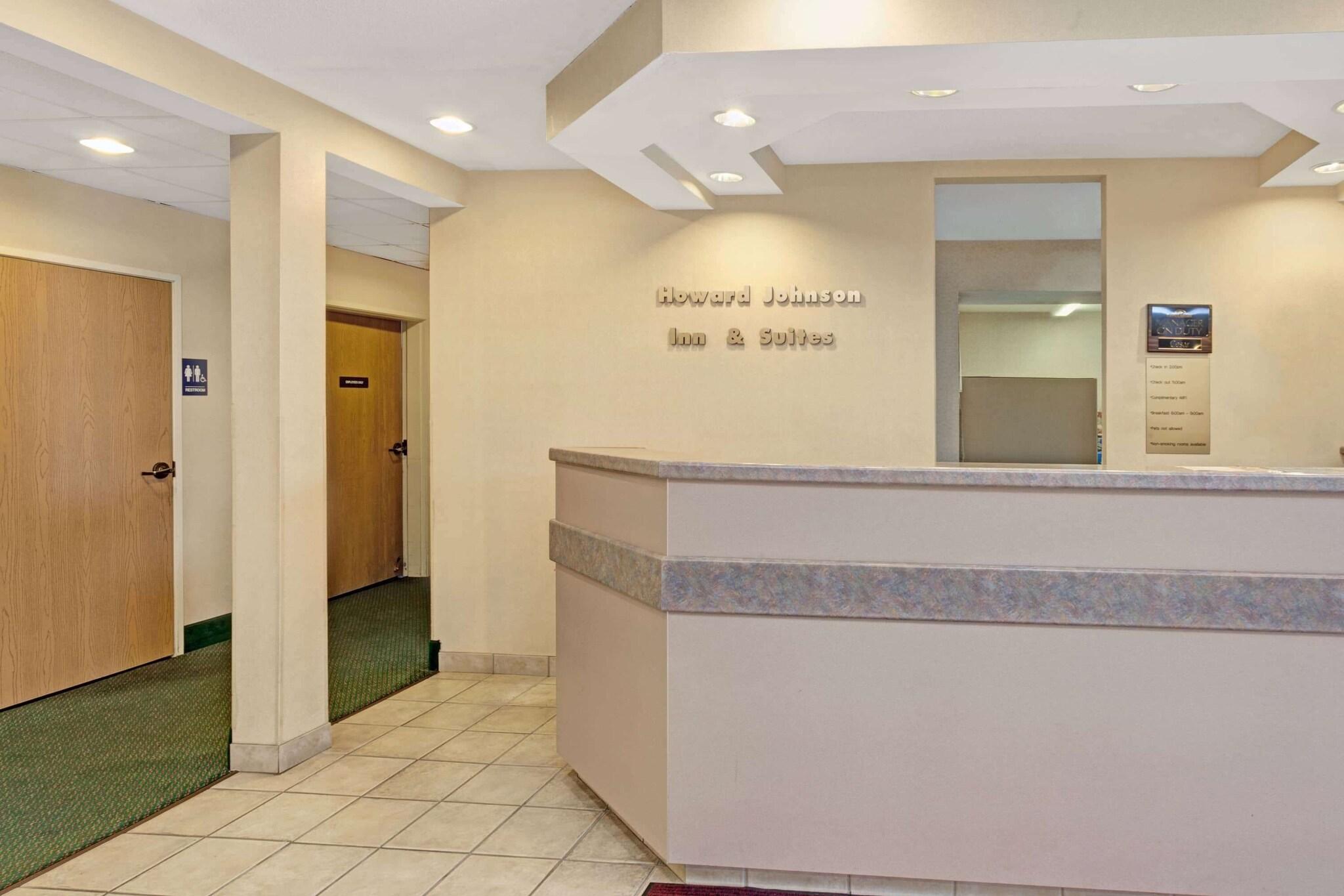 Howard Johnson&Suites by Wyndham Elk Grove Village