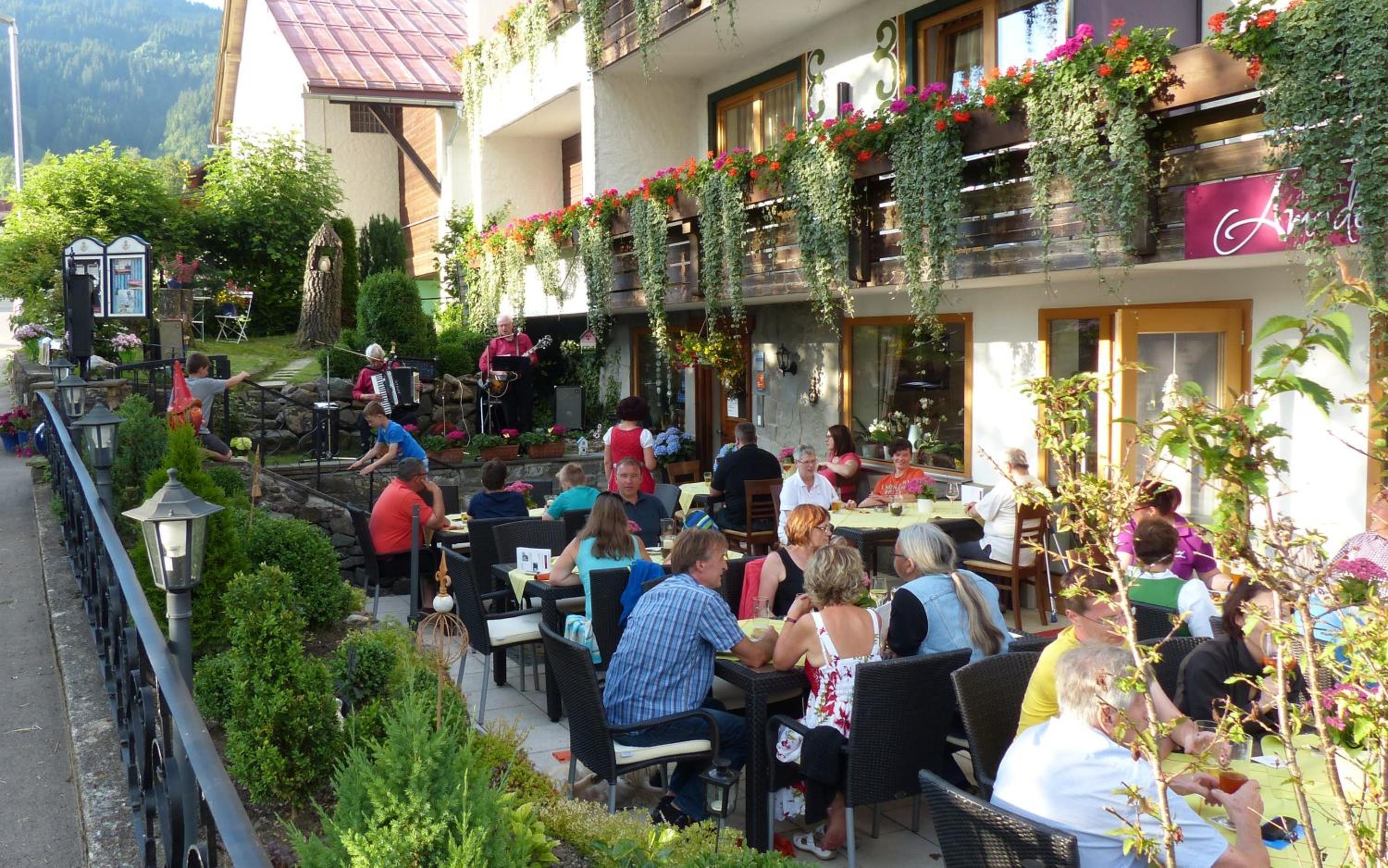 Amadeus Hotel & Cafe