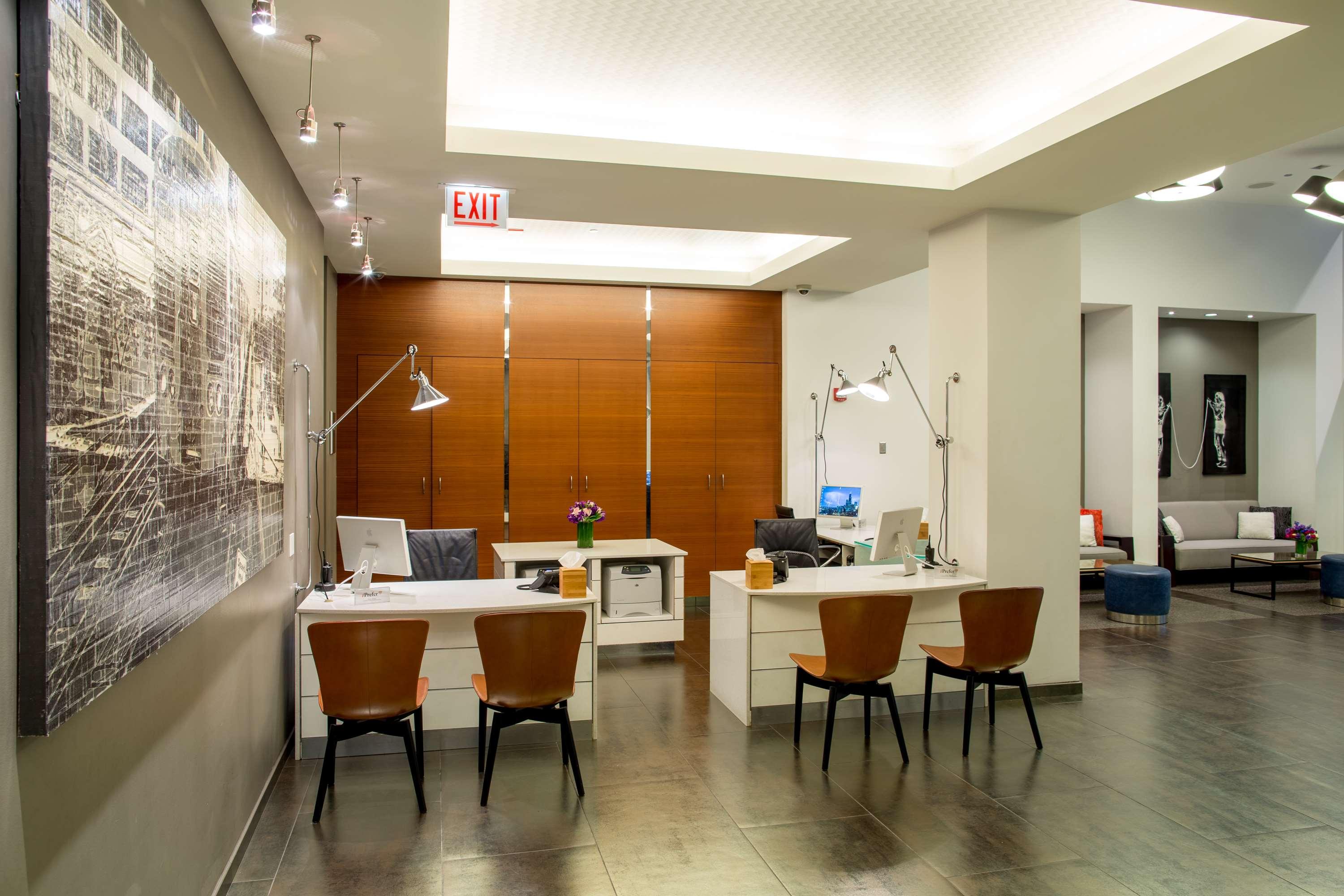 Kinzie Hotel by null