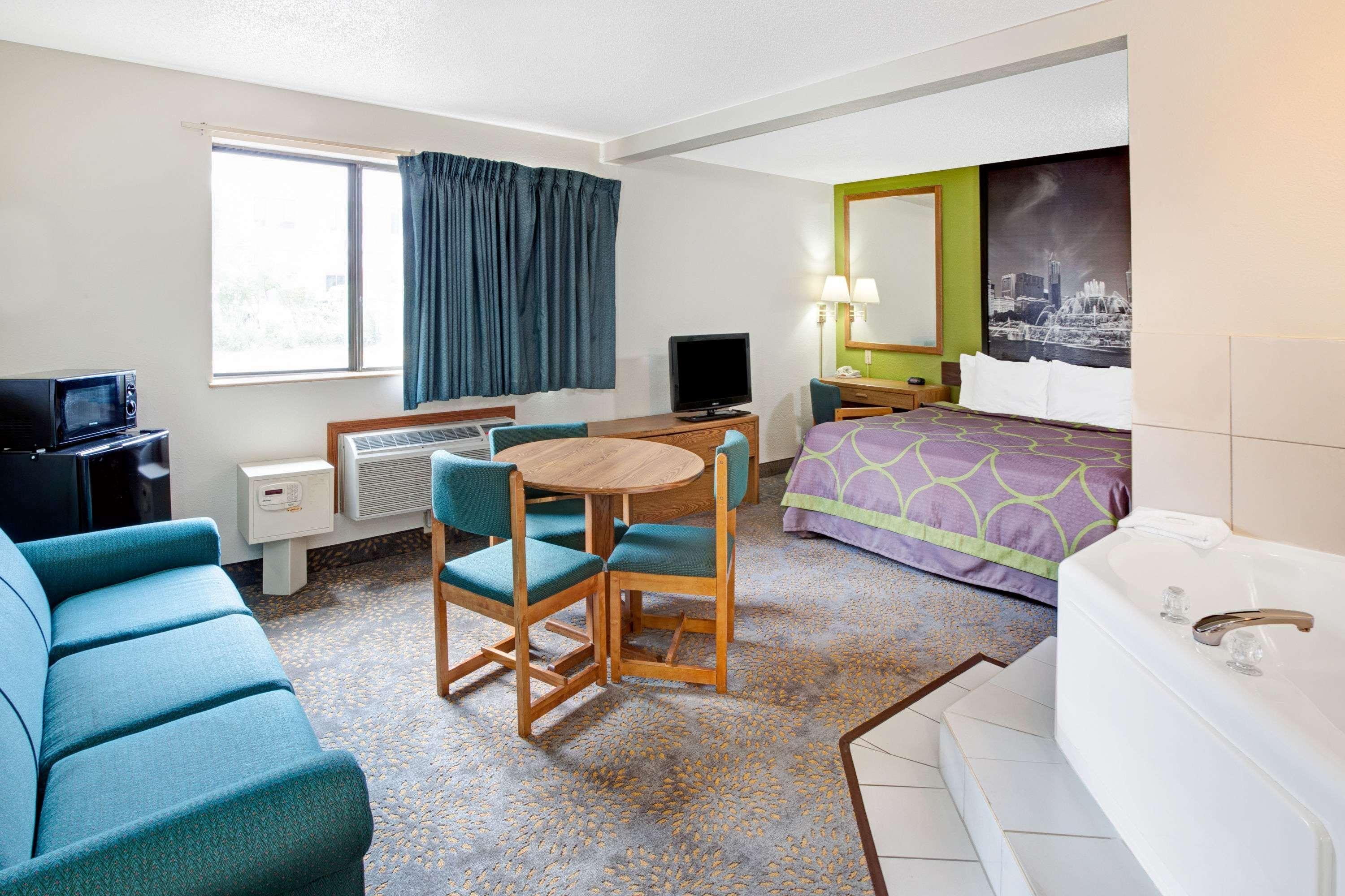 Super 8 By Wyndham Mokena/Frankfort /I-80
