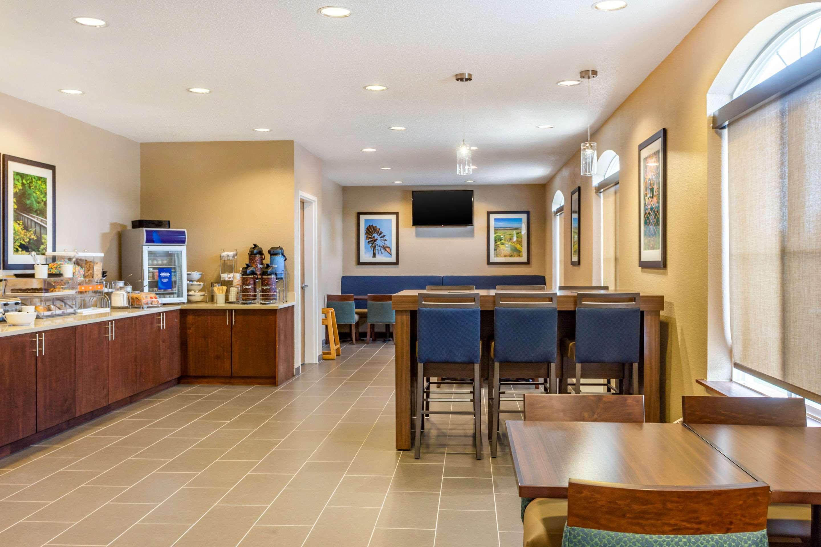 Baymont by Wyndham DeKalb