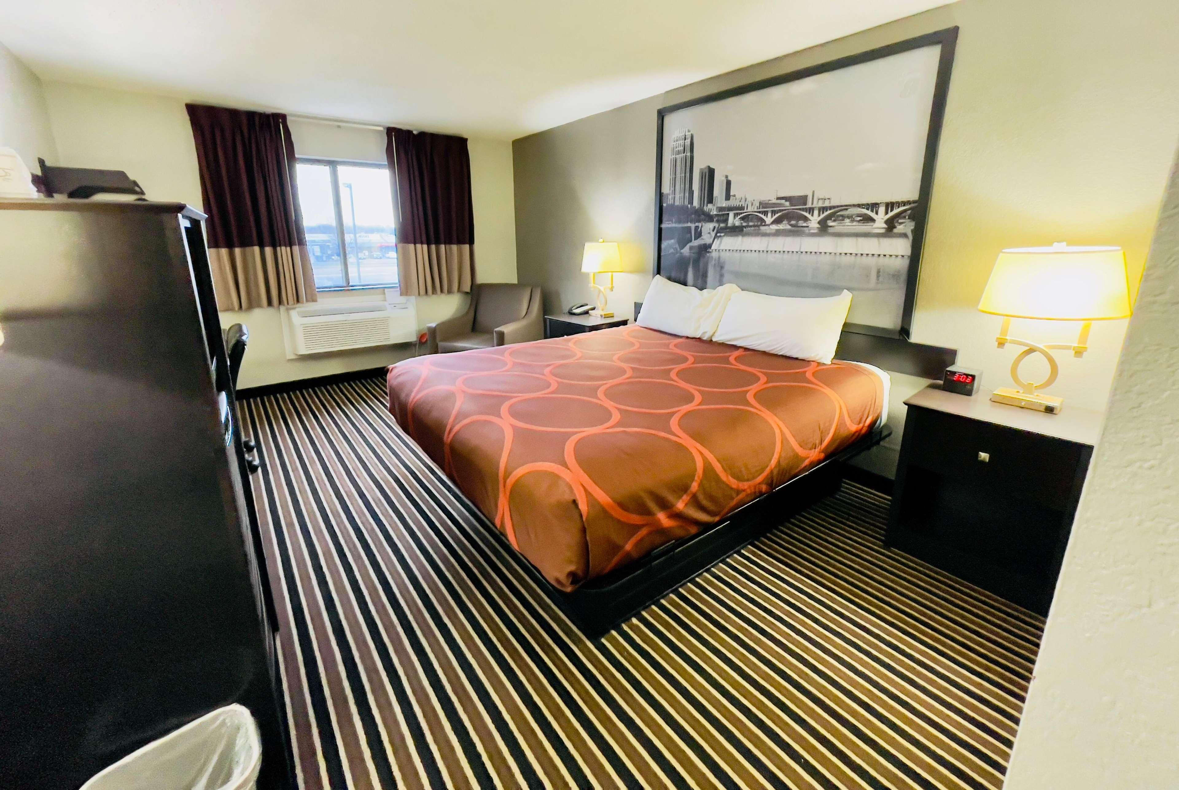 Super 8 By Wyndham Shakopee