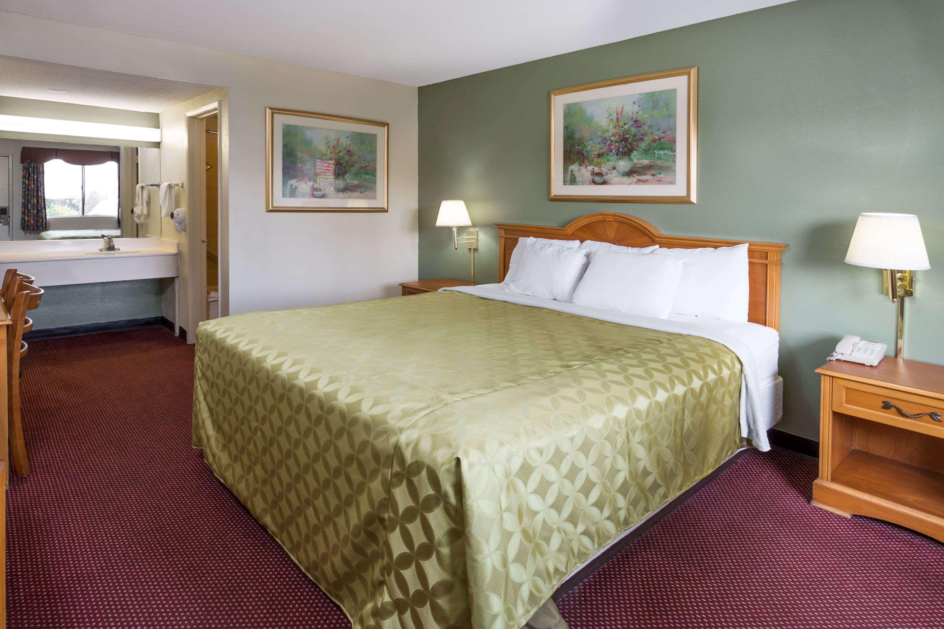 Days Inn by Wyndham San Bernardino Casino