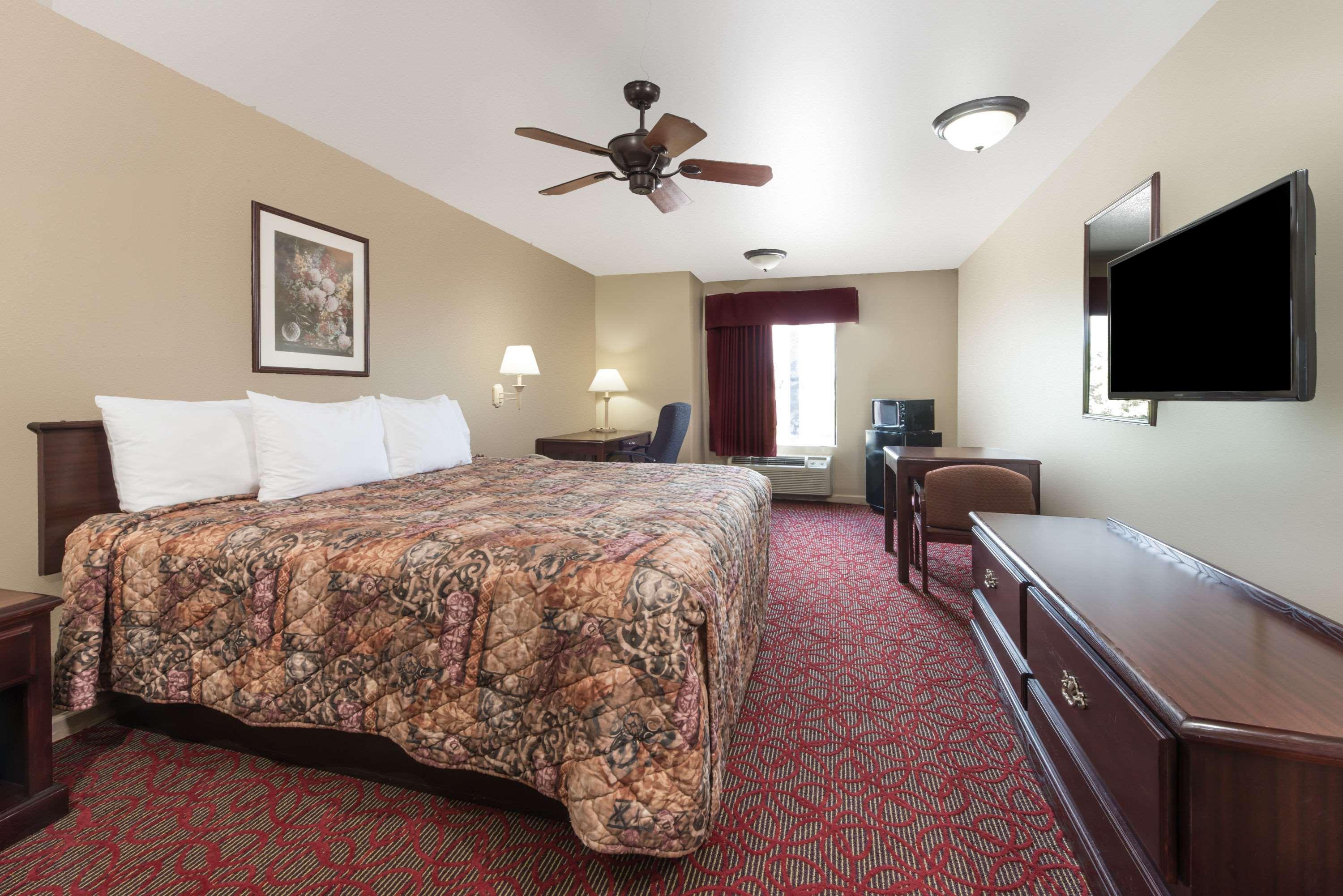 Days Inn By Wyndham St Peters/St Charles
