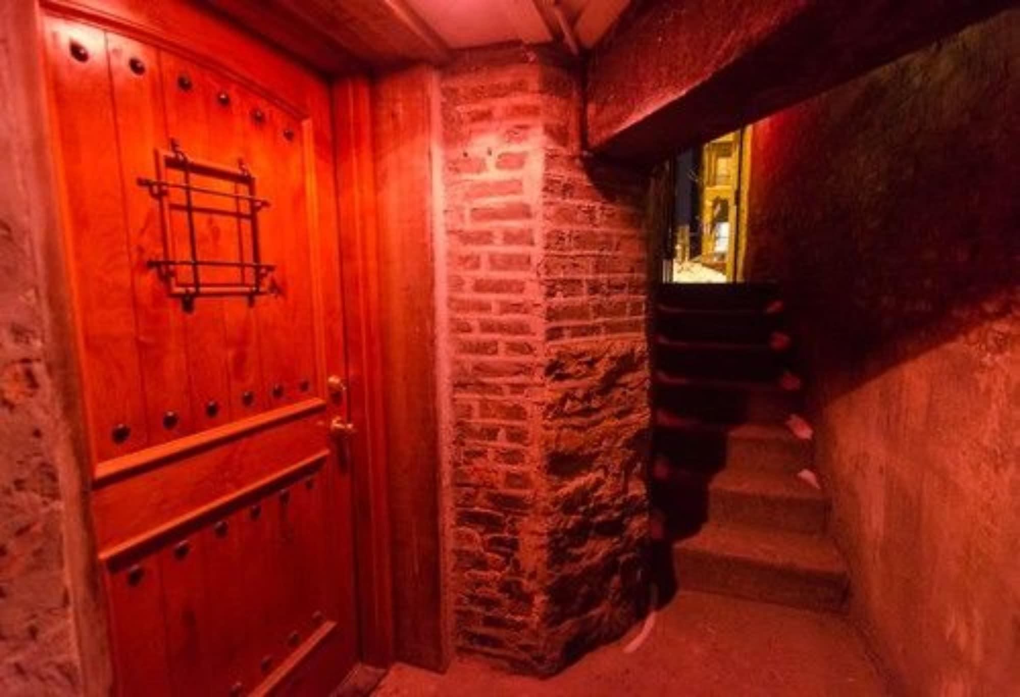 Old Chicago Inn featuring Room 13 by null