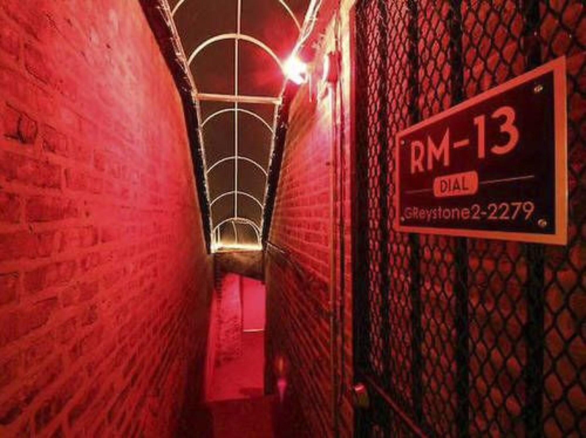 Old Chicago Inn featuring Room 13 by null