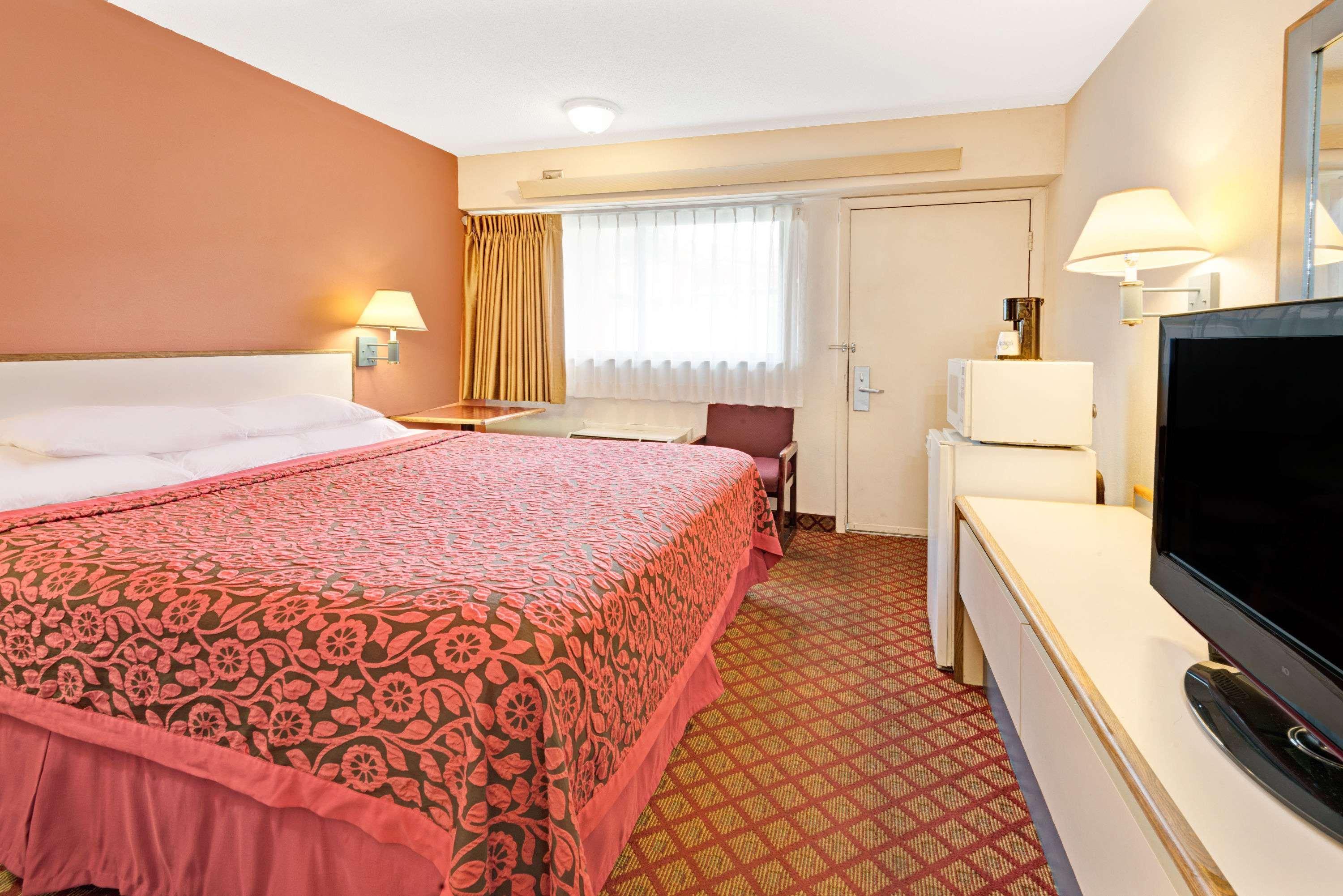 Days Inn by Wyndham Overland Park