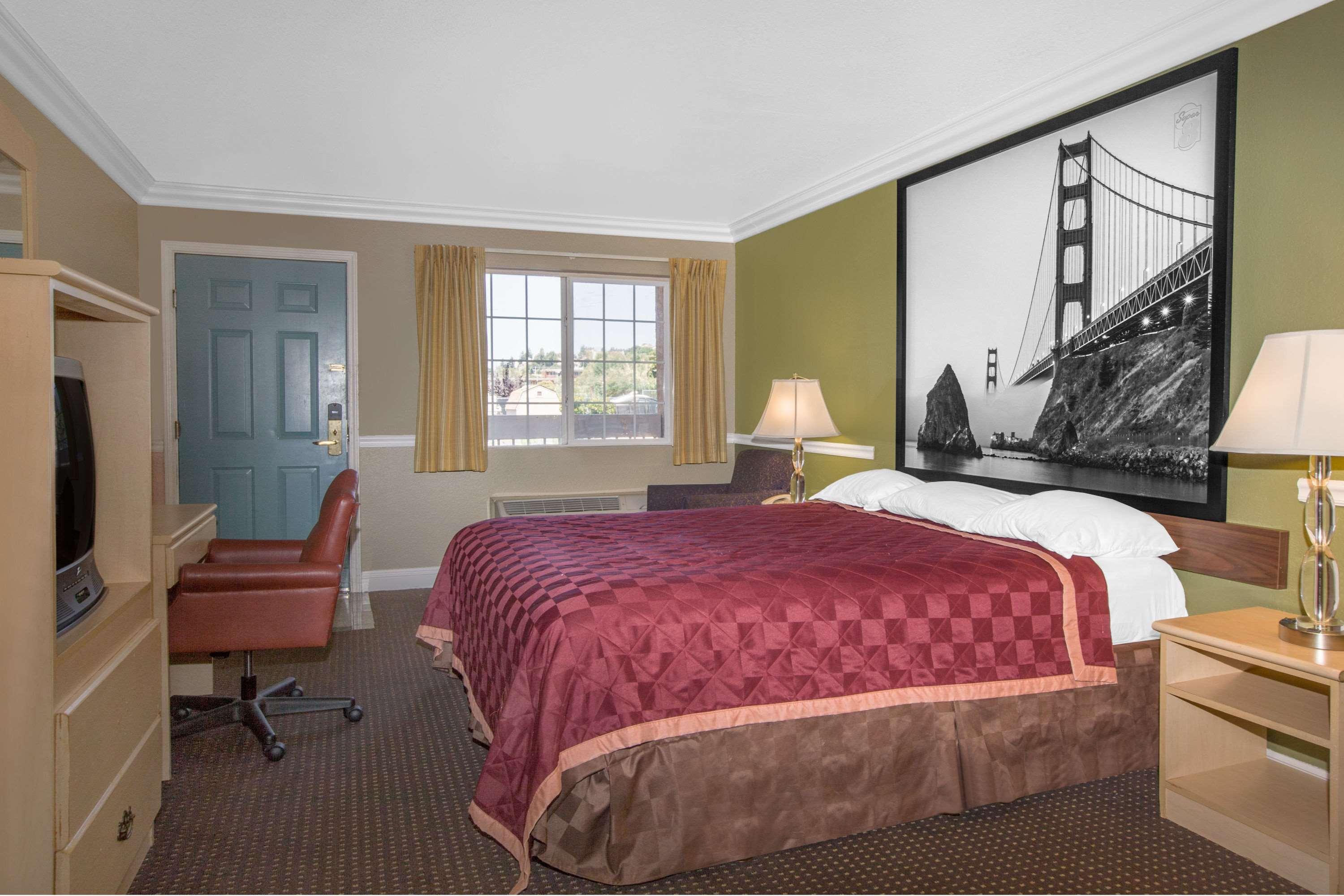 Super 8 By Wyndham Hayward Downtown