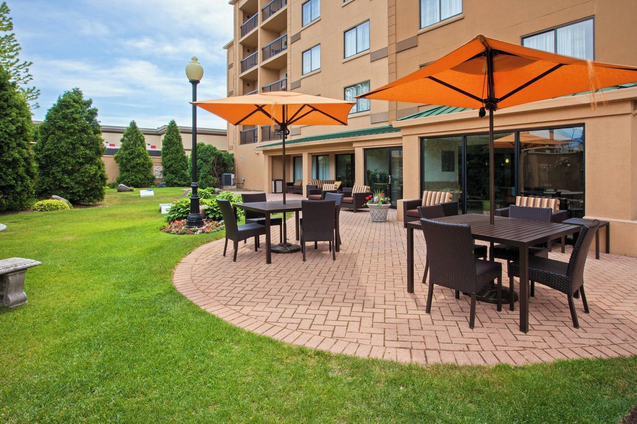 Courtyard By Marriott Chicago Midway Airport