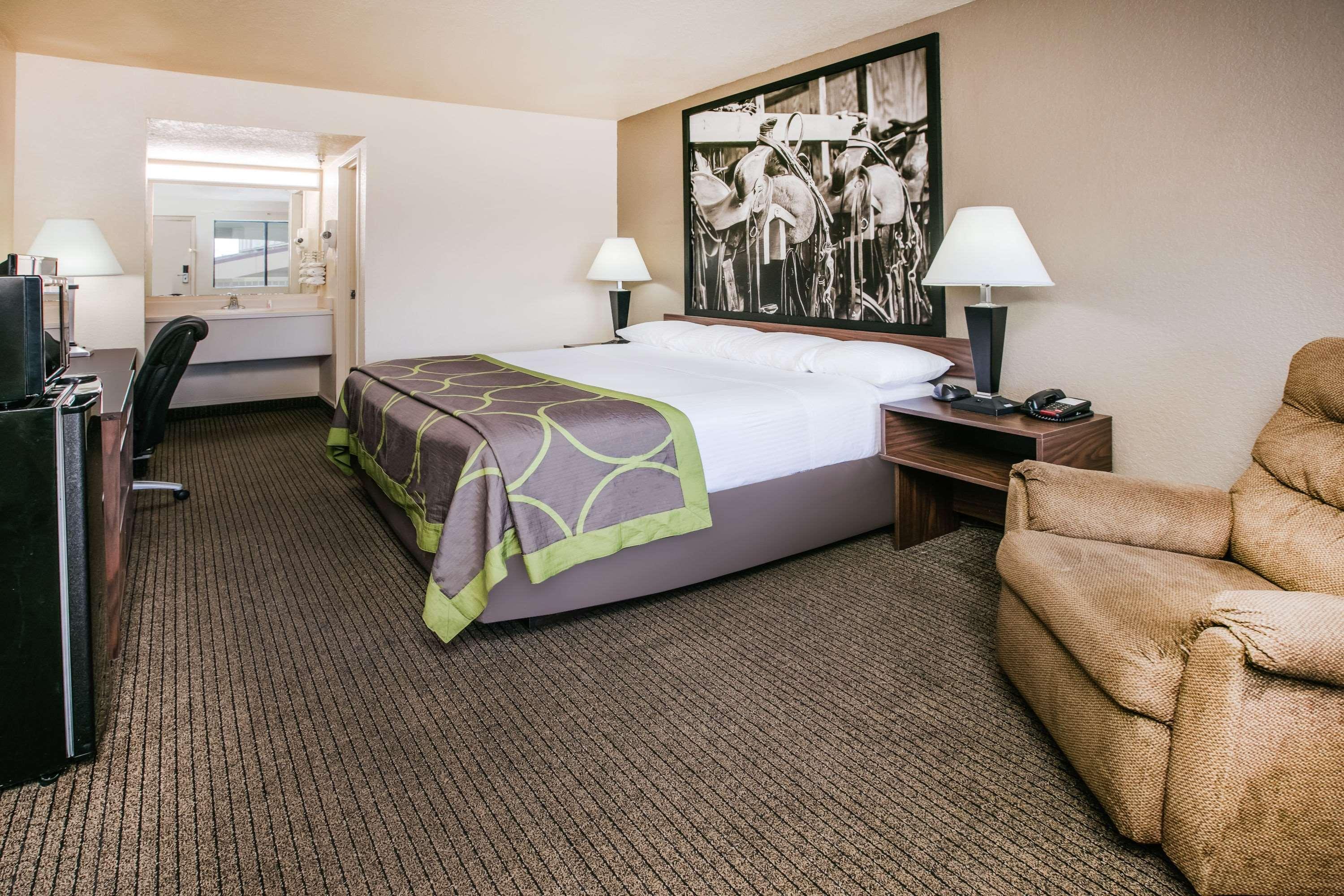 Super 8 by Wyndham Oklahoma Arpt Fairgrounds West