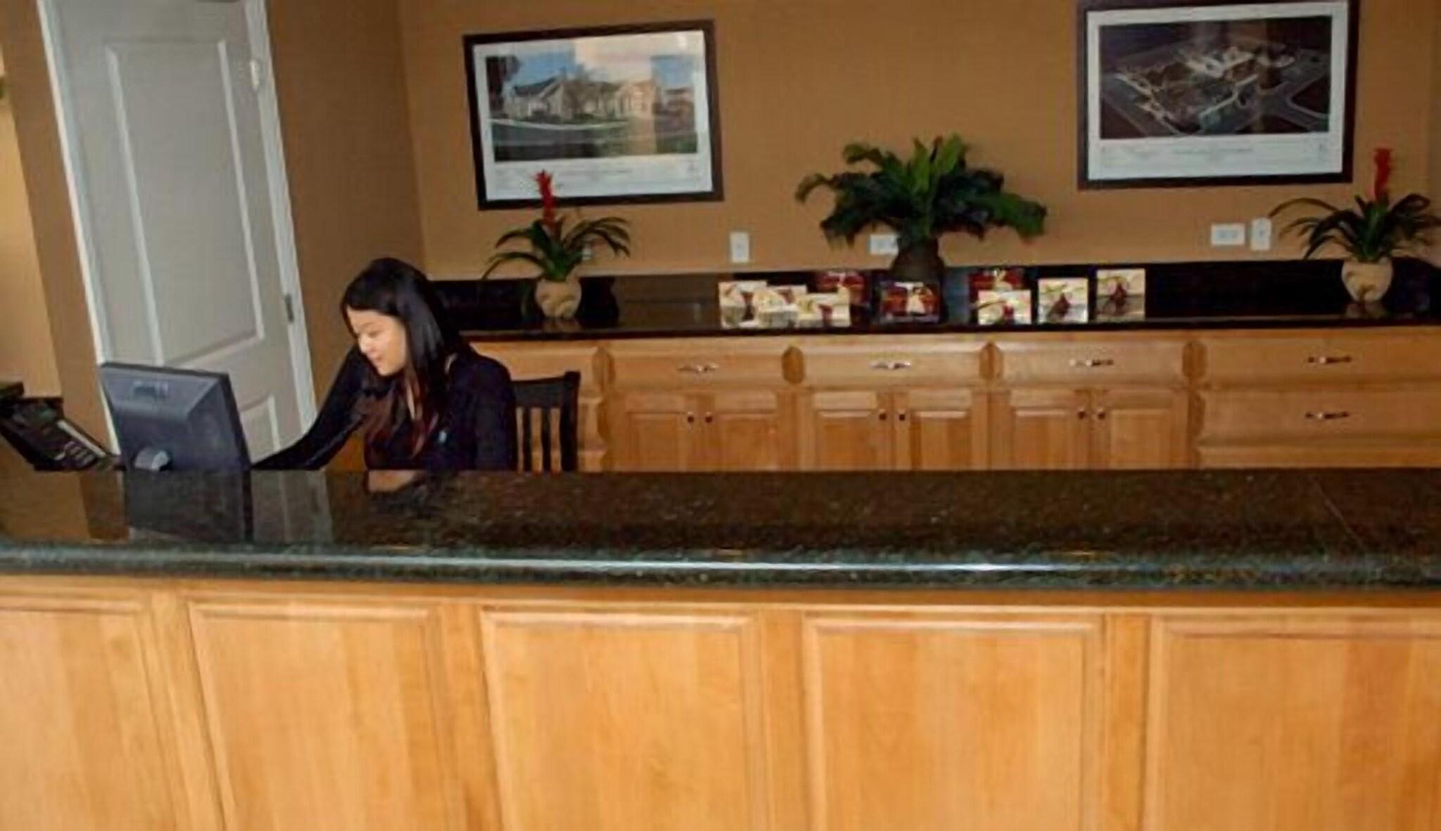Champagne Lodge and Luxury Suites