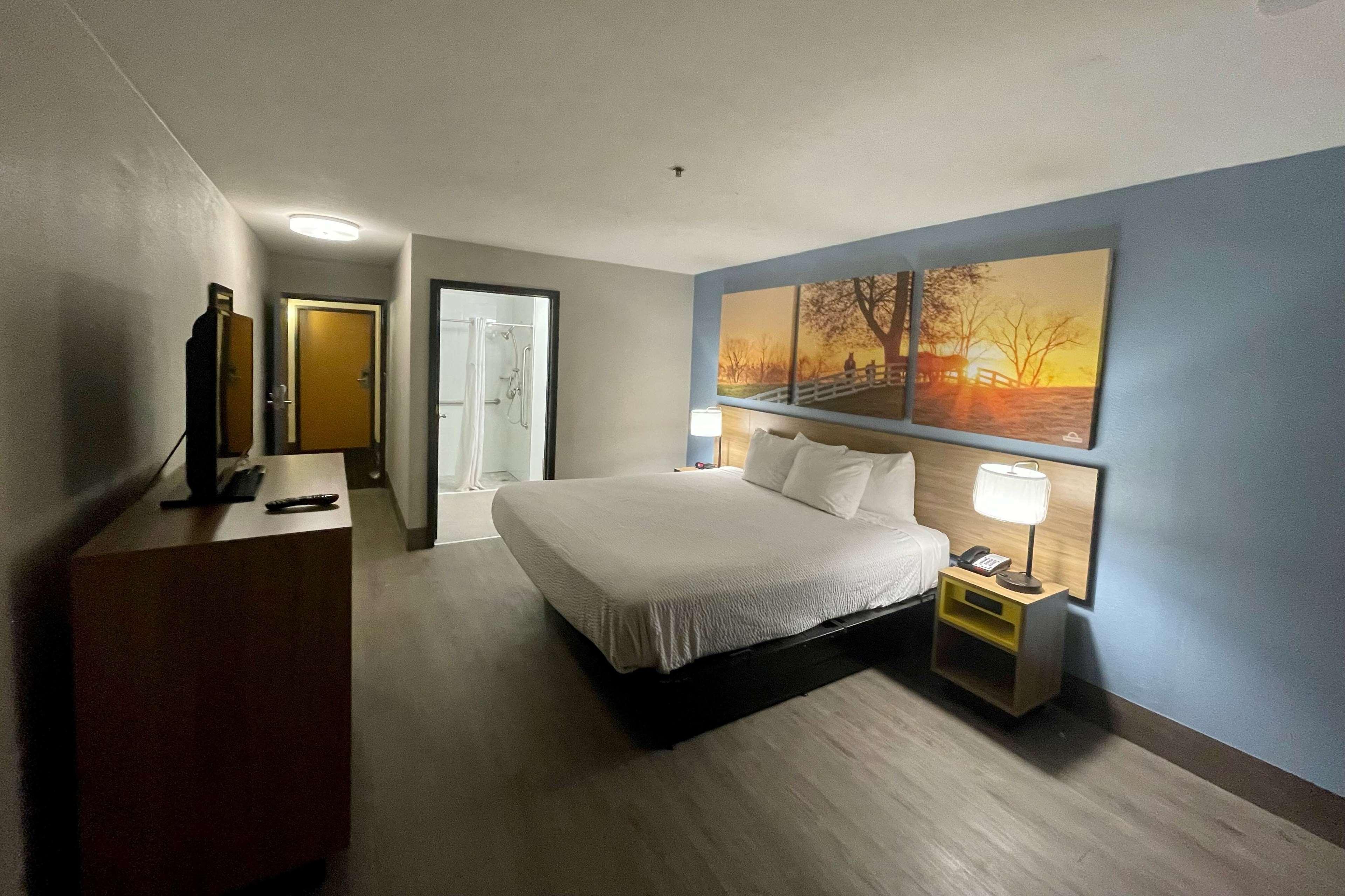 Days Inn By Wyndham Shawnee