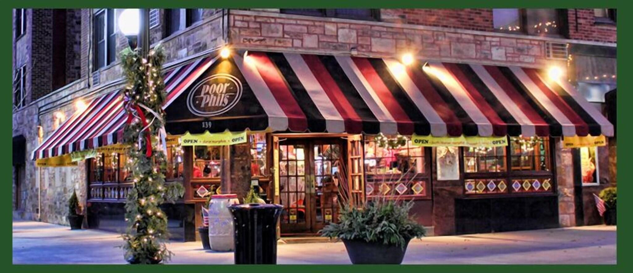 The Carleton of Oak Park Hotel by null