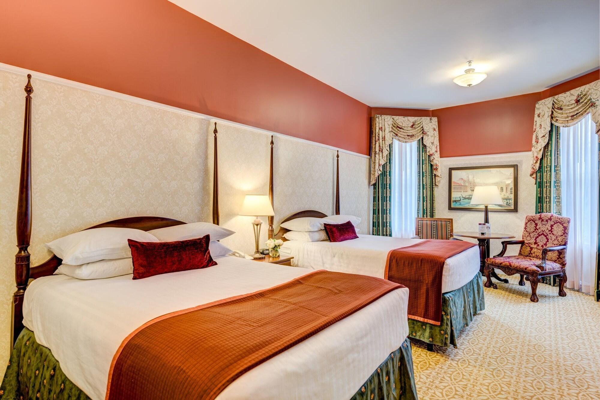 The Carleton of Oak Park Hotel by null