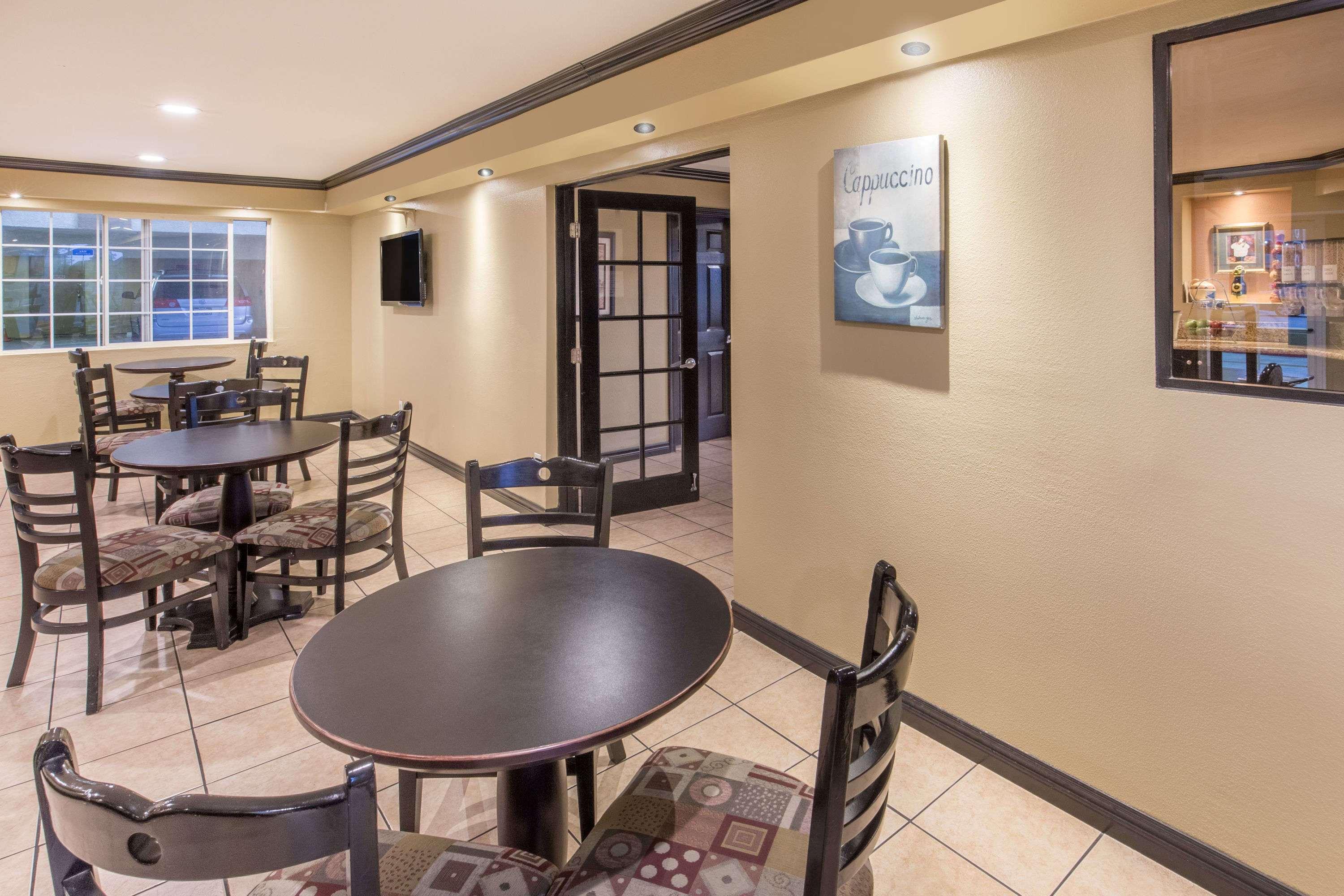 Ramada By Wyndham Ontario
