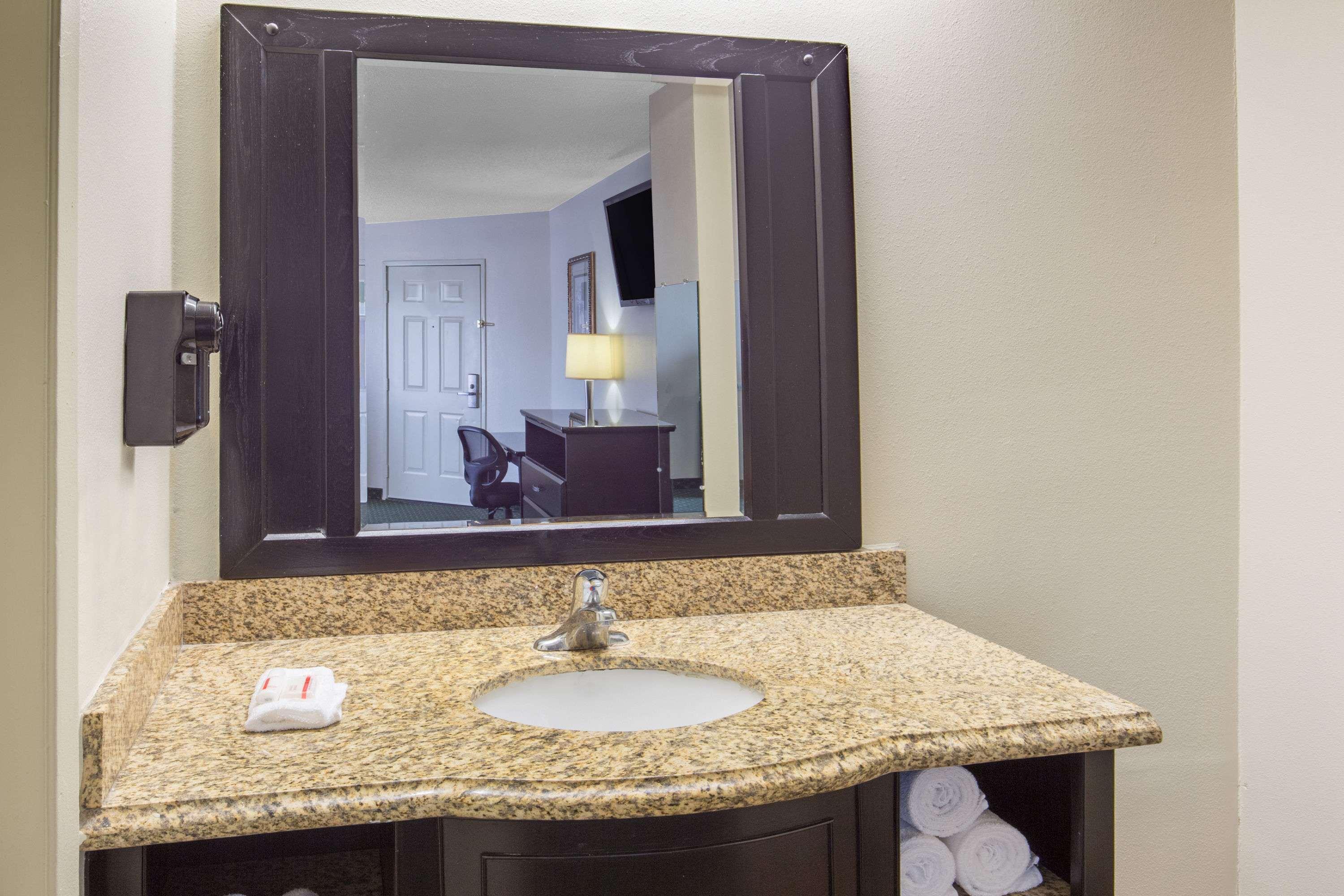 Ramada By Wyndham Ontario