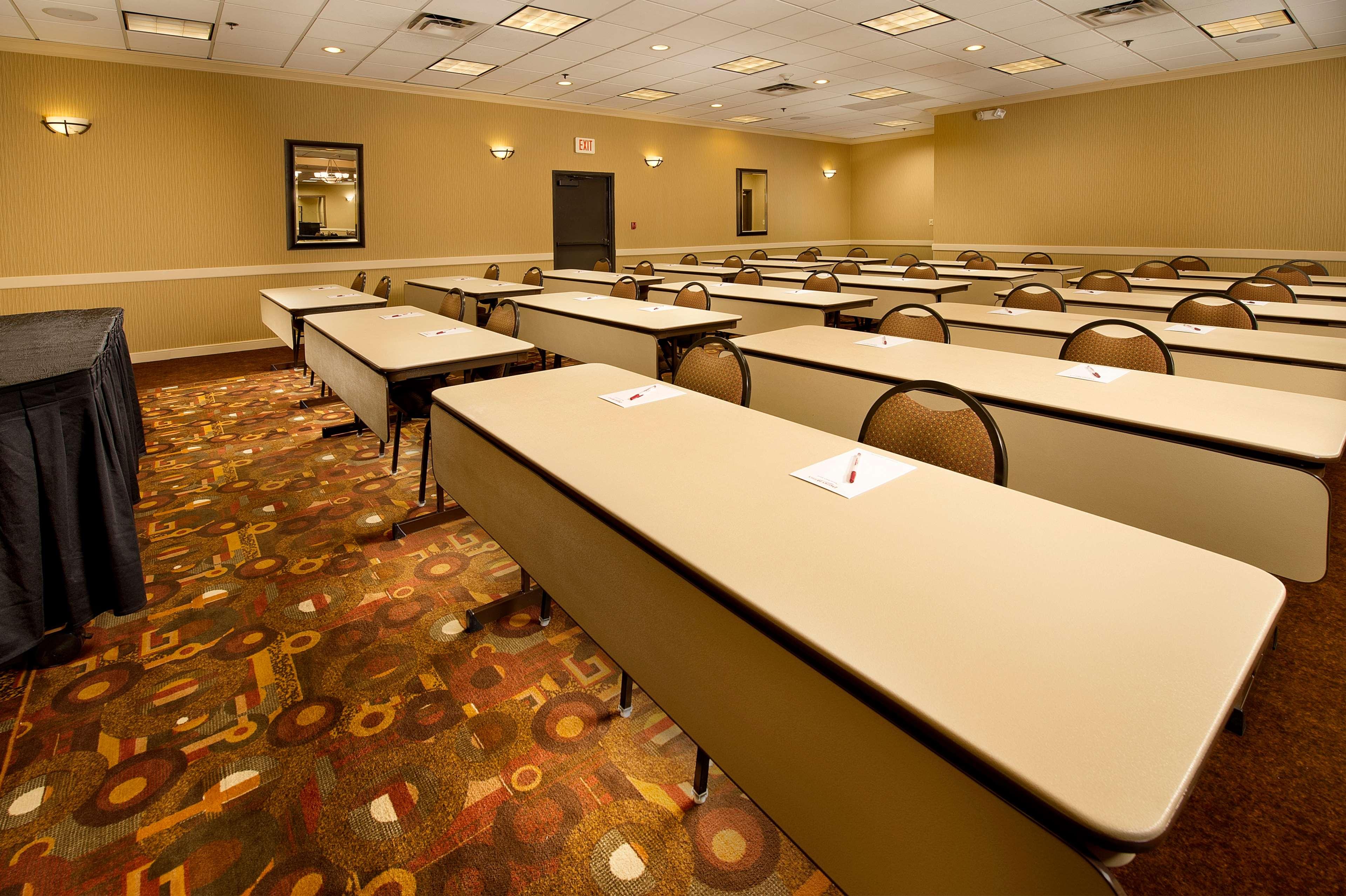 Drury Inn & Suites Phoenix Airport by null