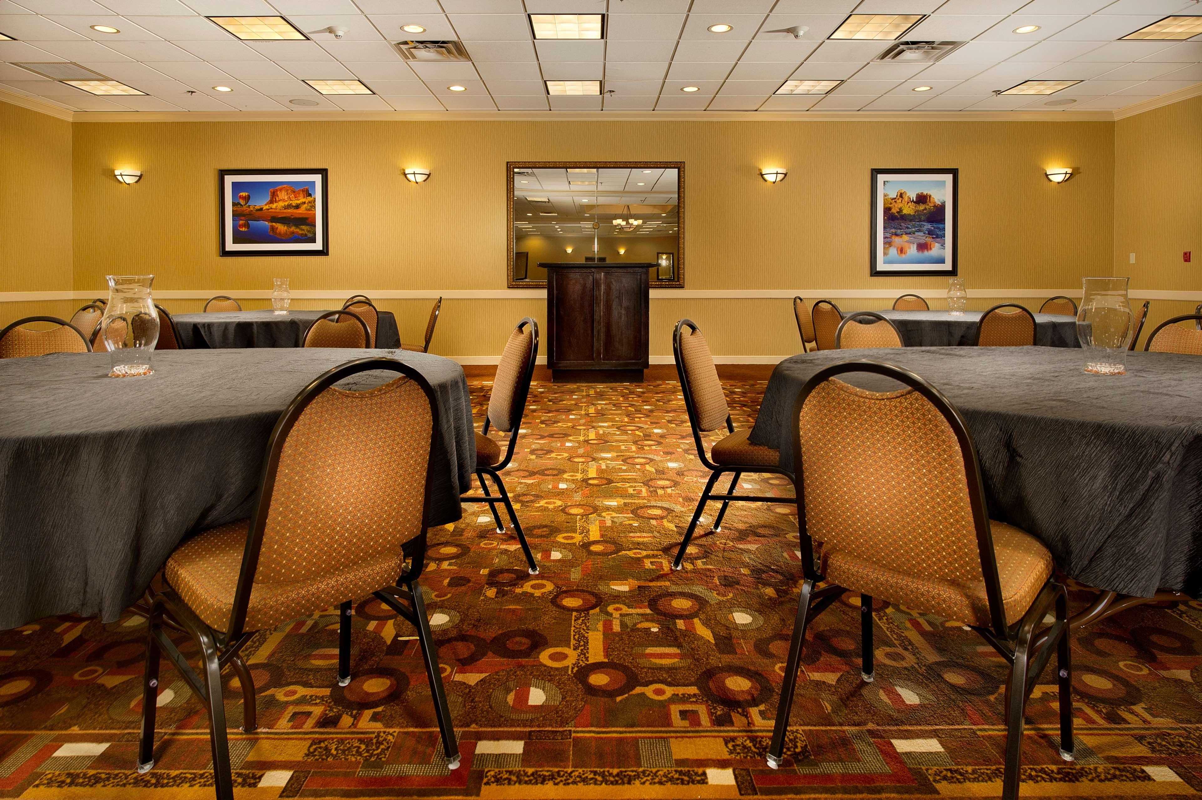 Drury Inn & Suites Phoenix Airport by null