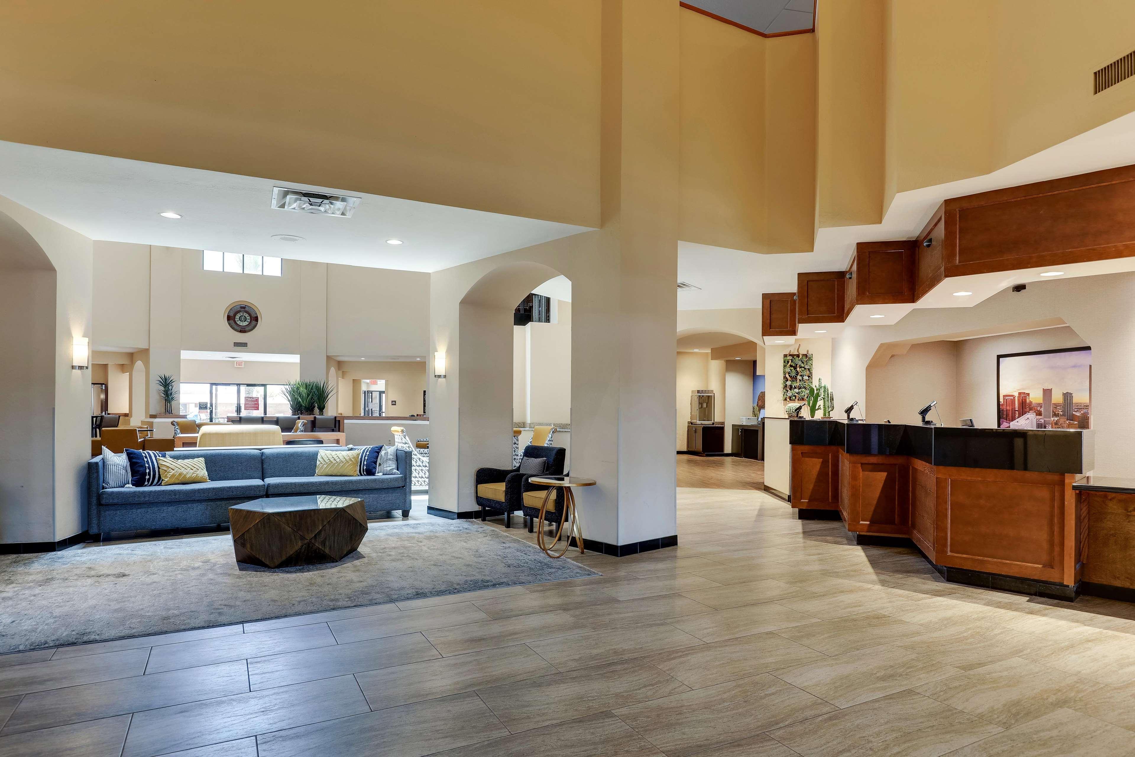 Drury Inn & Suites Phoenix Airport by null