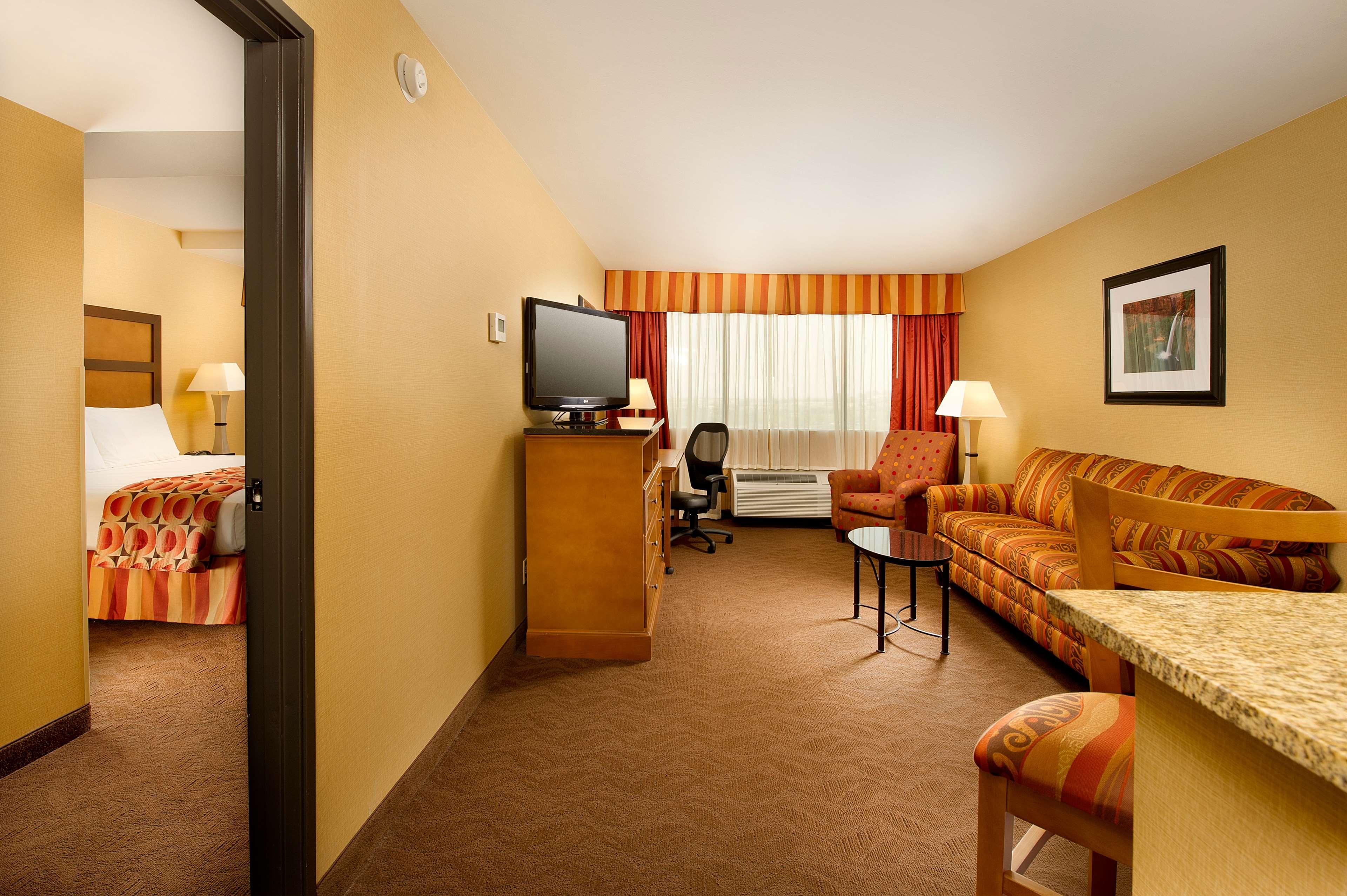 Drury Inn & Suites Phoenix Airport by null